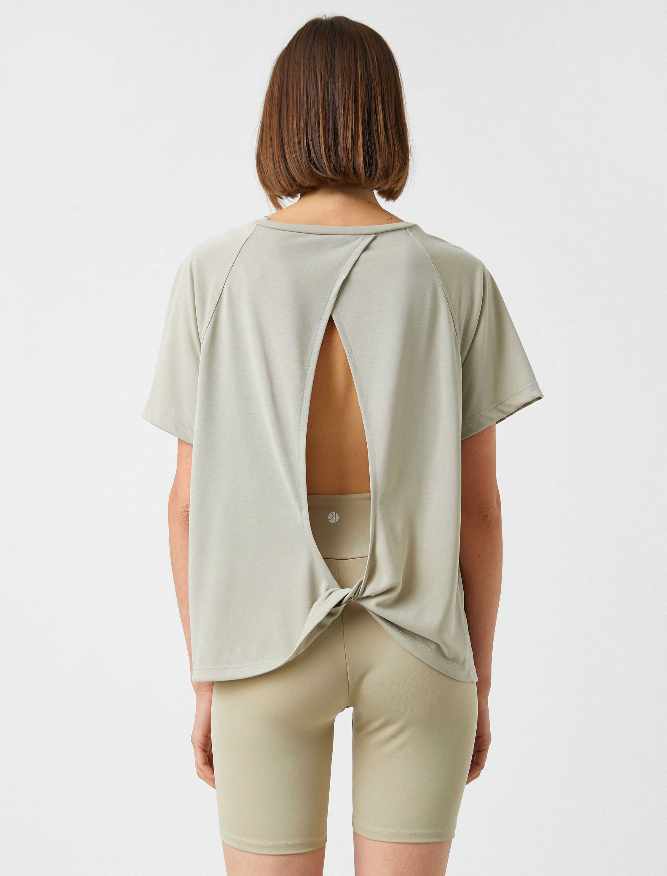   Sırt Detaylı Spor Tişört