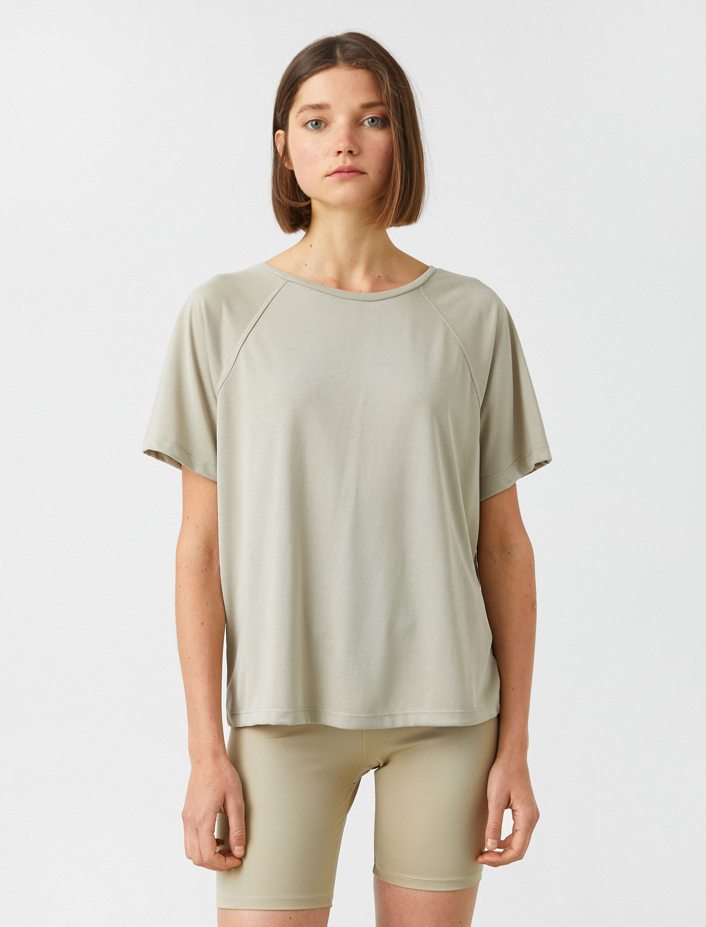   Sırt Detaylı Spor Tişört