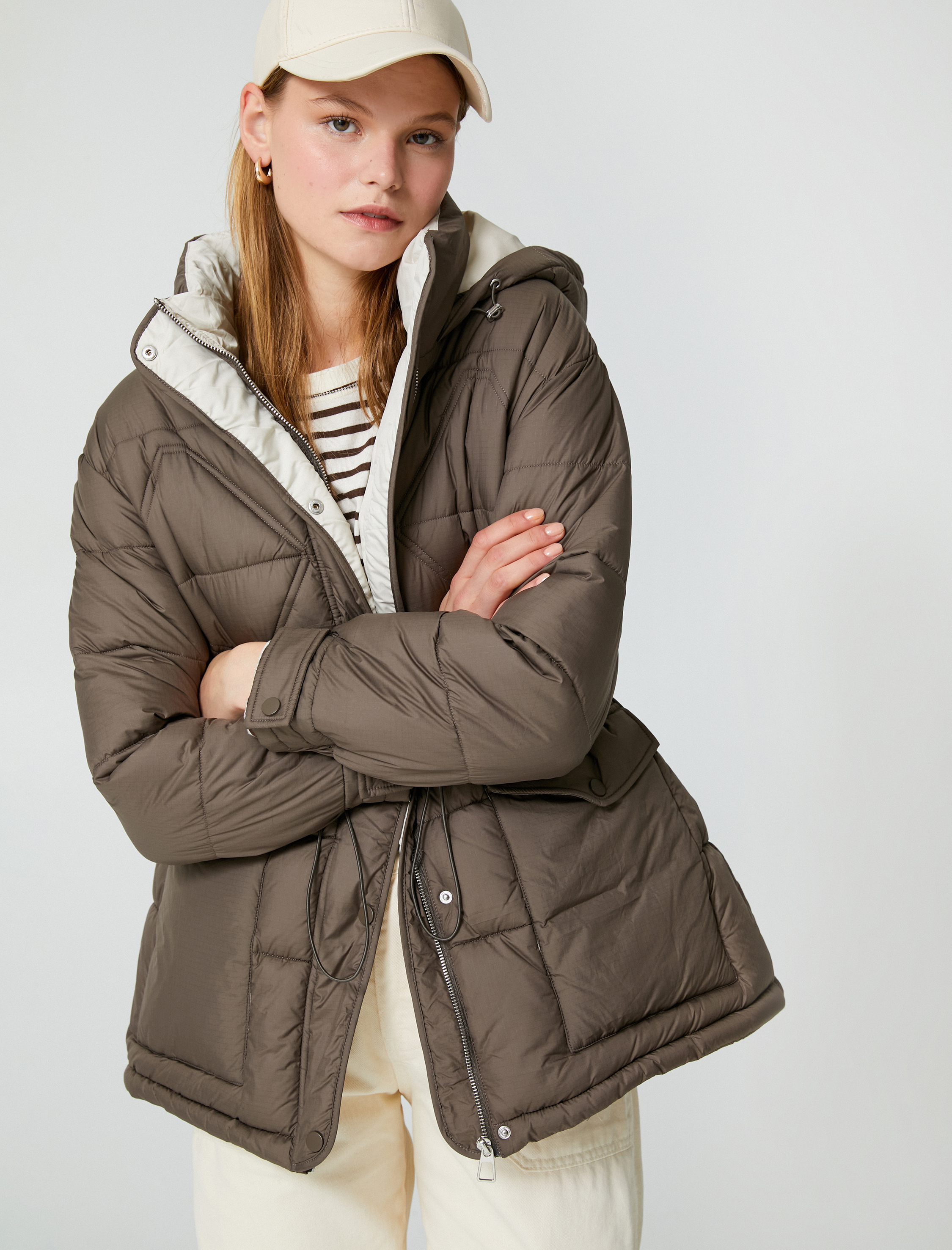   Şişme Mont Kapüşonlu Fermuarlı Cepli Beli Bağlamalı