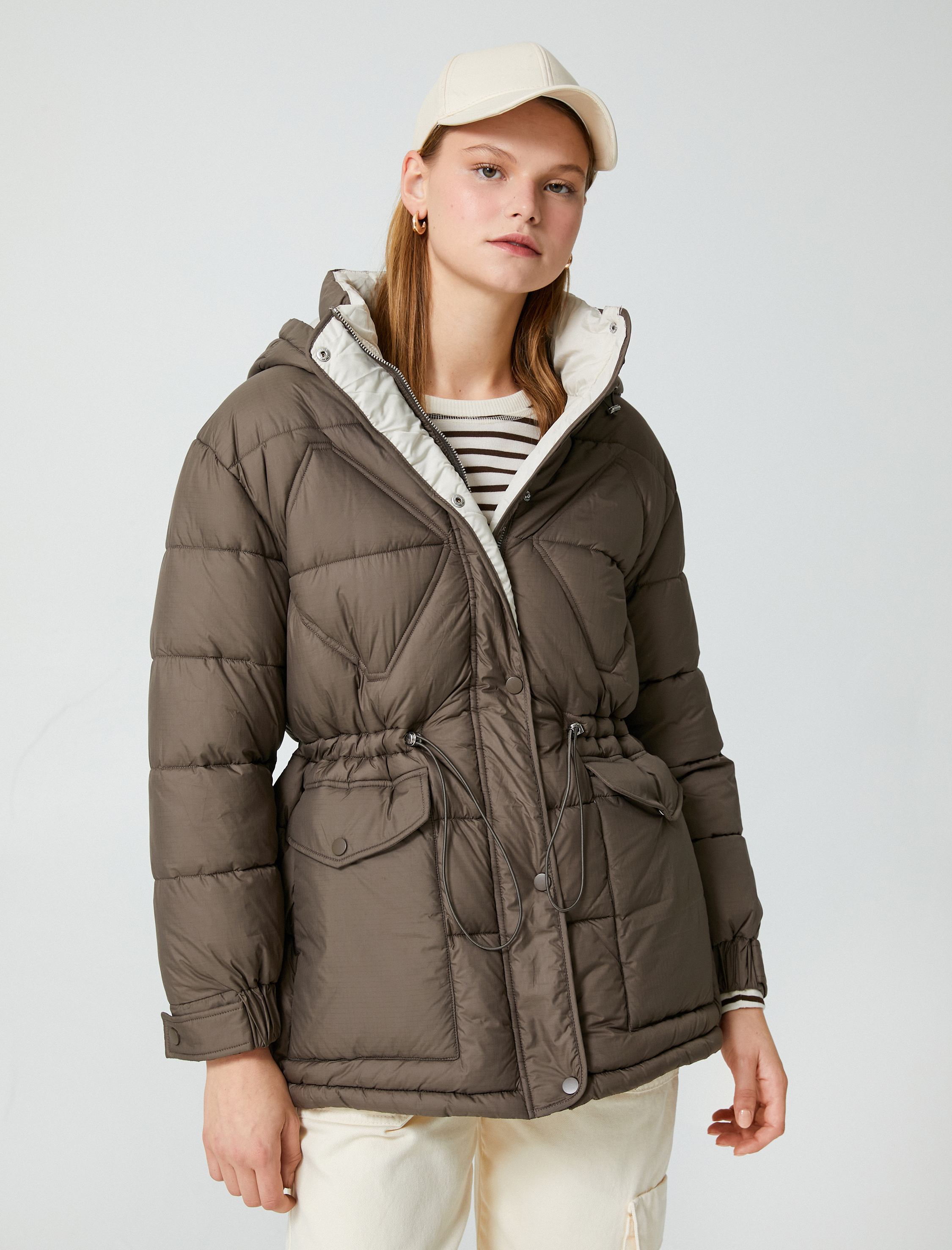   Şişme Mont Kapüşonlu Fermuarlı Cepli Beli Bağlamalı