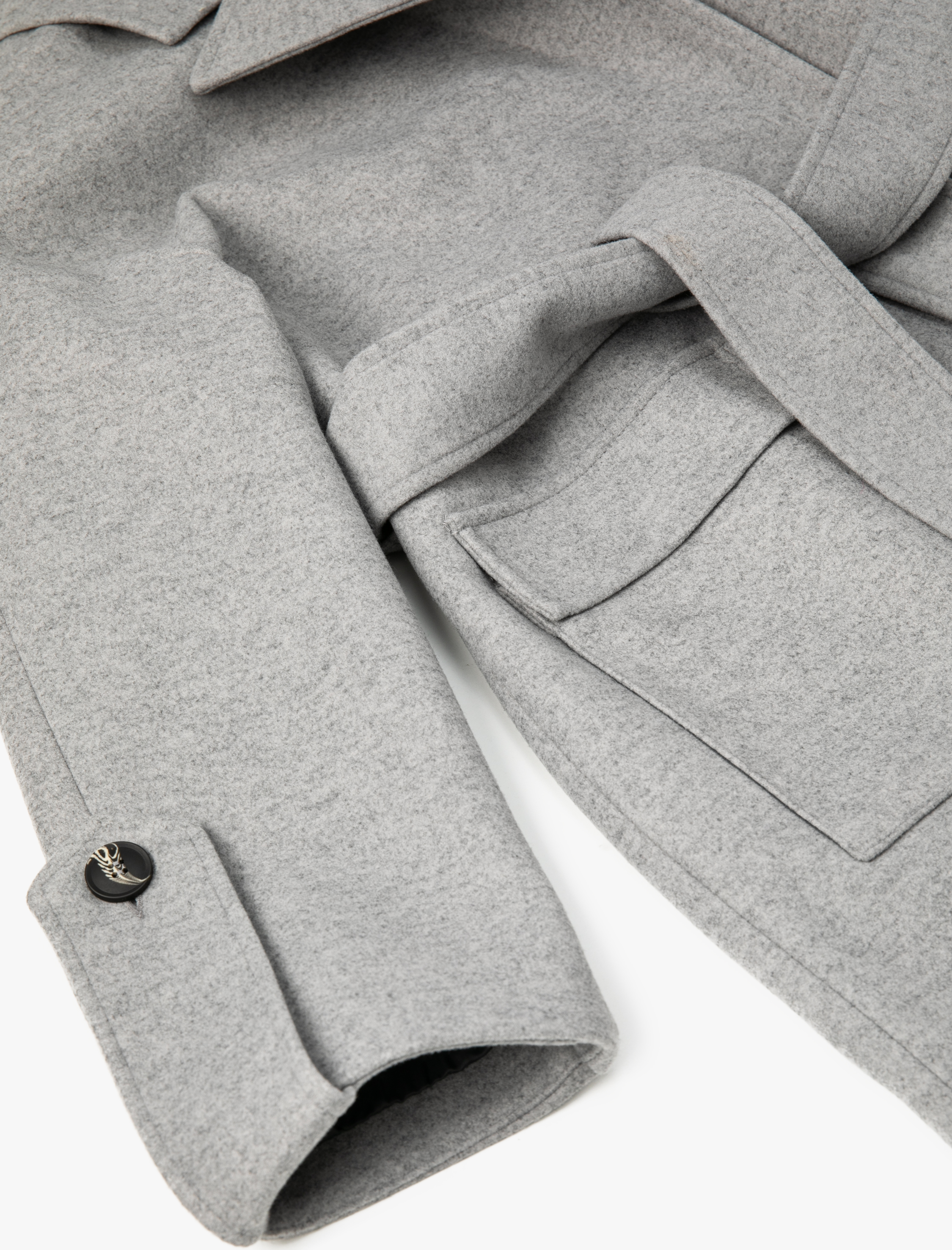   Kaşe Uzun Kaban Ters Yaka Kuşaklı Kapaklı Cep Detaylı