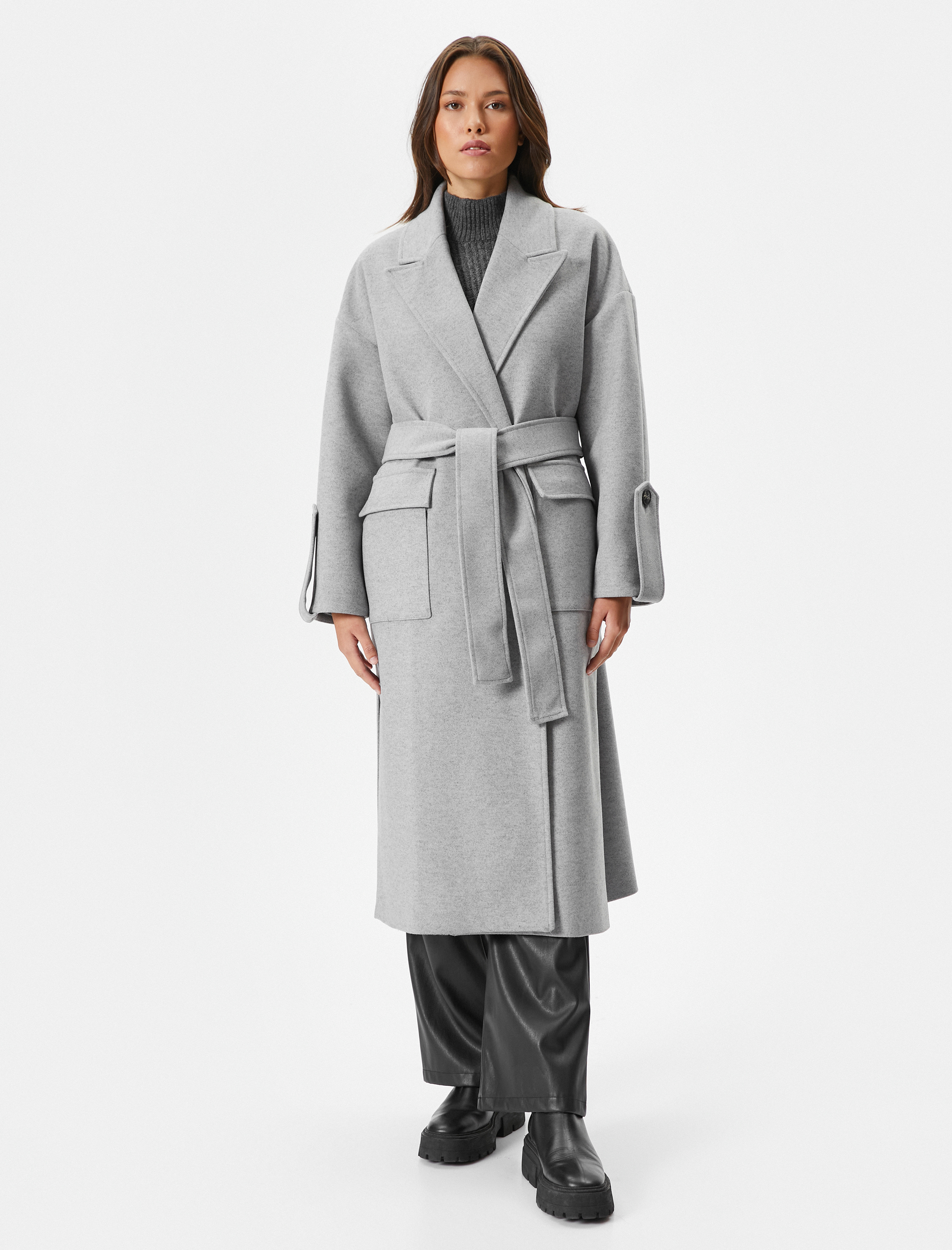   Kaşe Uzun Kaban Ters Yaka Kuşaklı Kapaklı Cep Detaylı