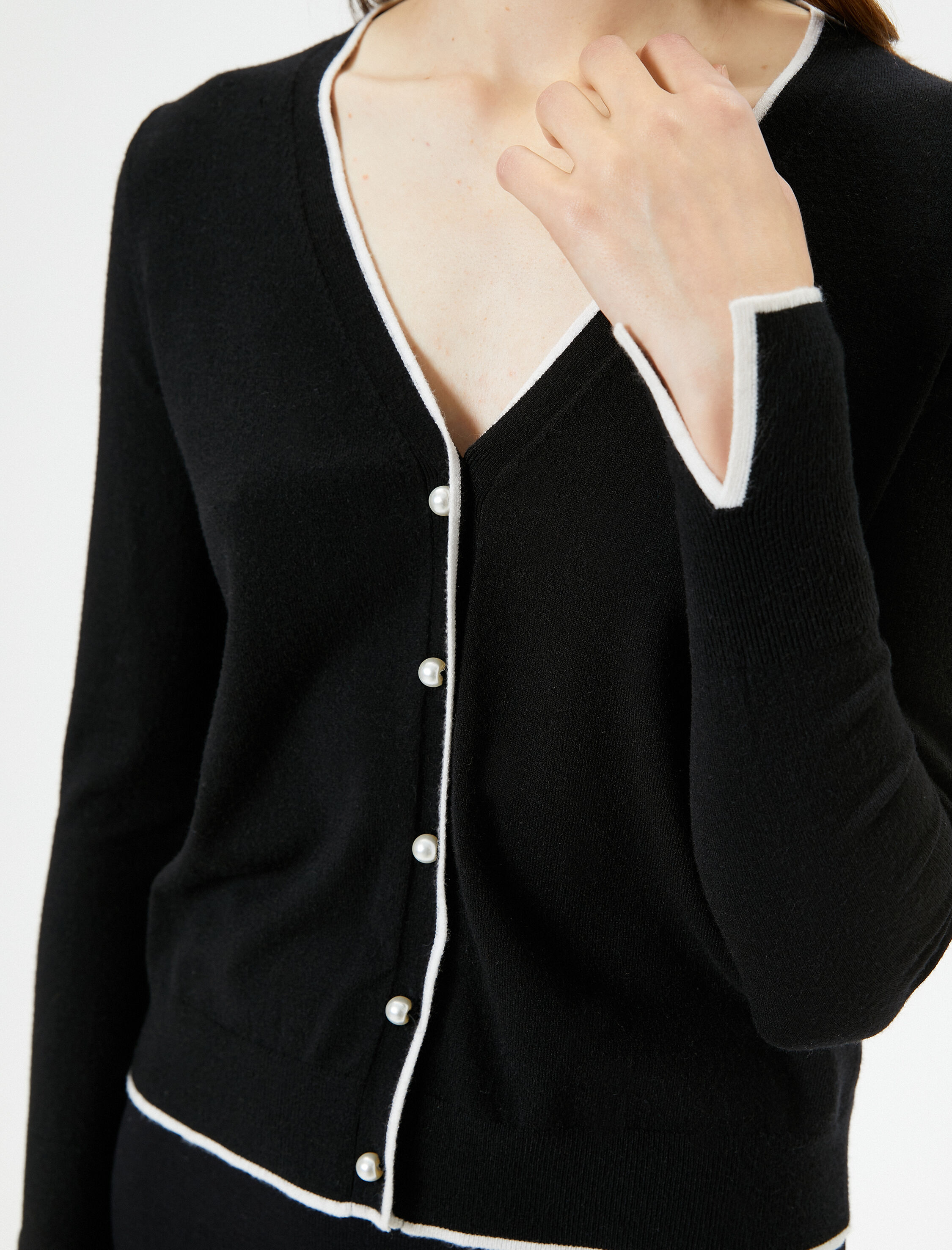   Triko Hırka İnci Düğmeli V Yaka