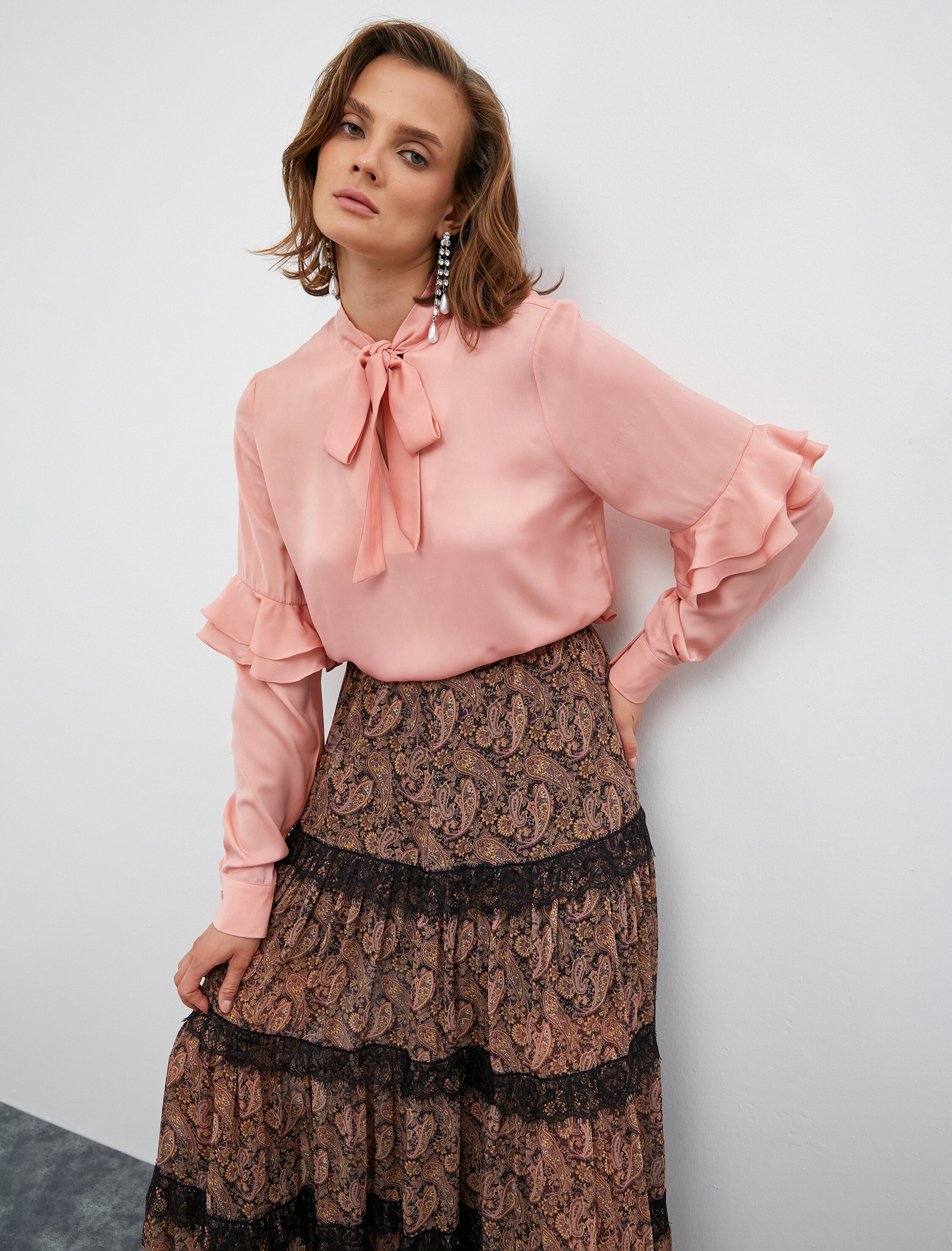   Melis Ağazat X Koton - Fular Yaka Viskon Bluz