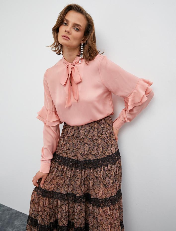  Melis Ağazat X Koton - Fular Yaka Viskon Bluz