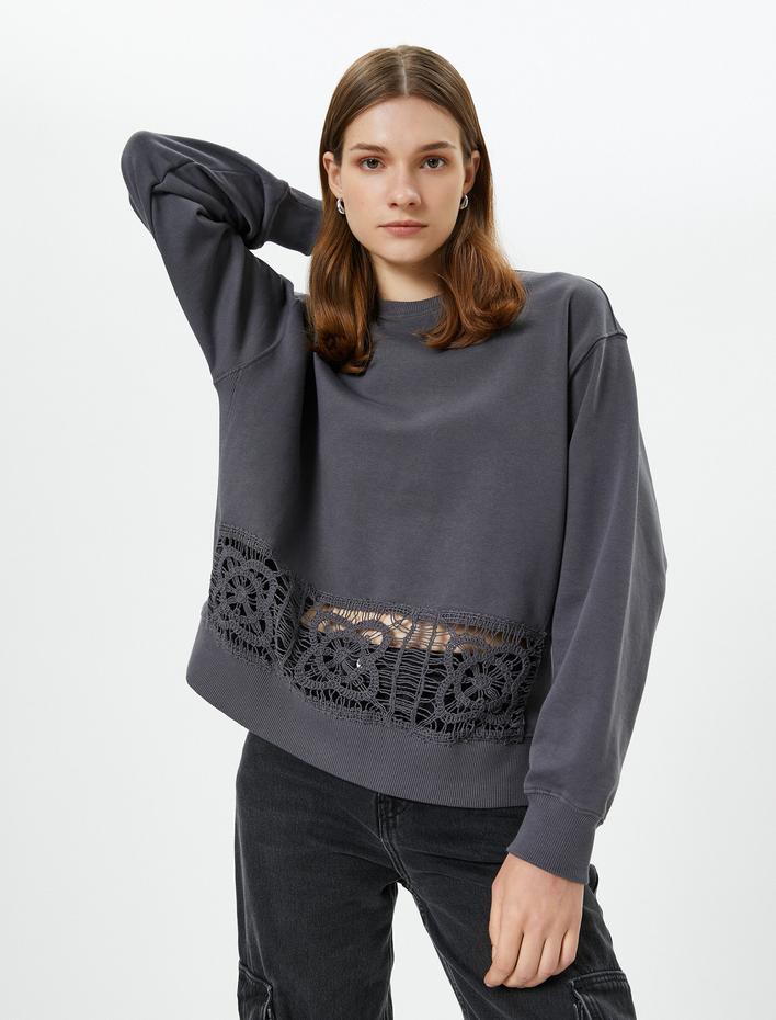  Bisiklet Yaka Sweatshirt Kroşe Detaylı Regular Fit Pamuklu