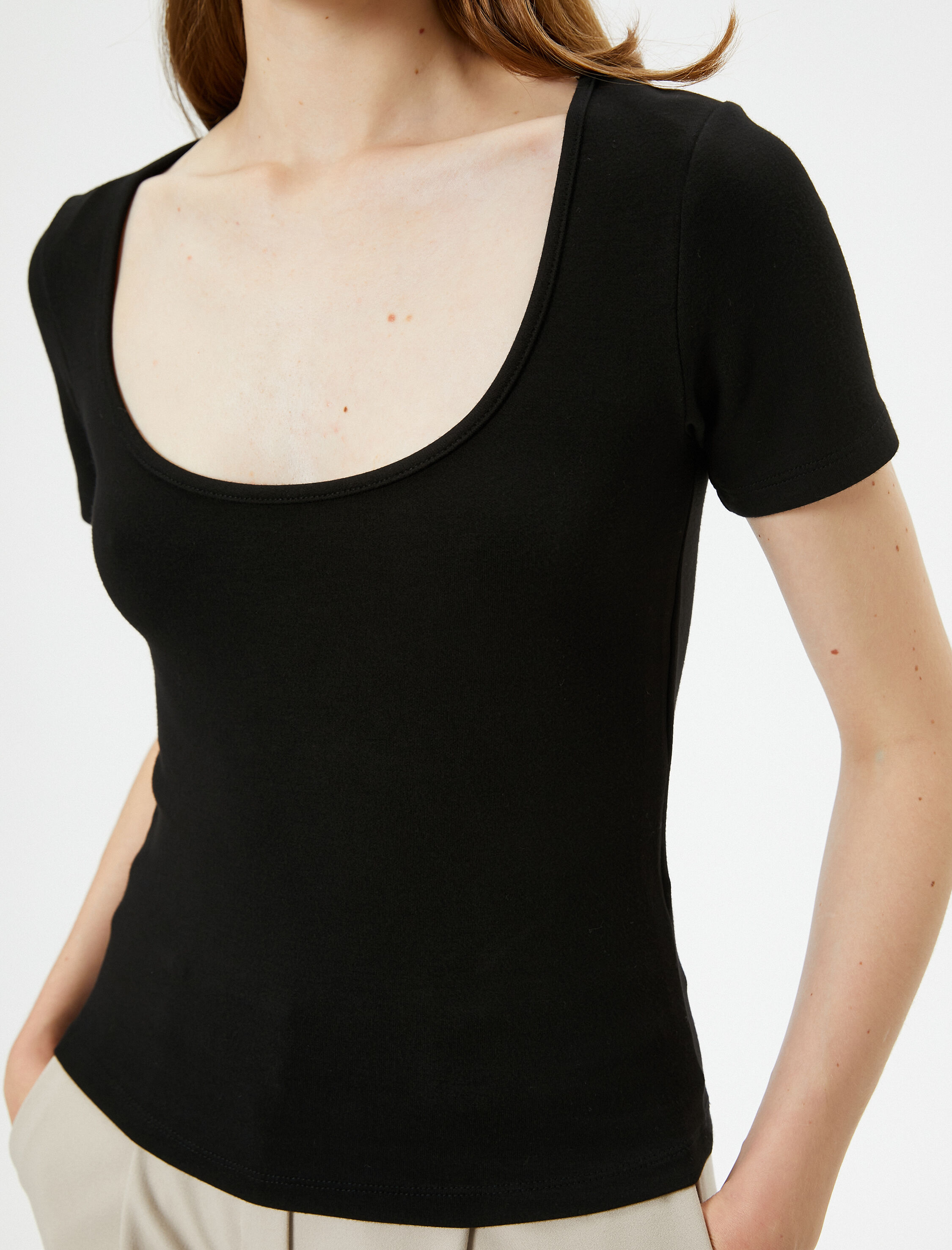 Basic Body U Yaka Kısa Kollu Viskon Karışımlı