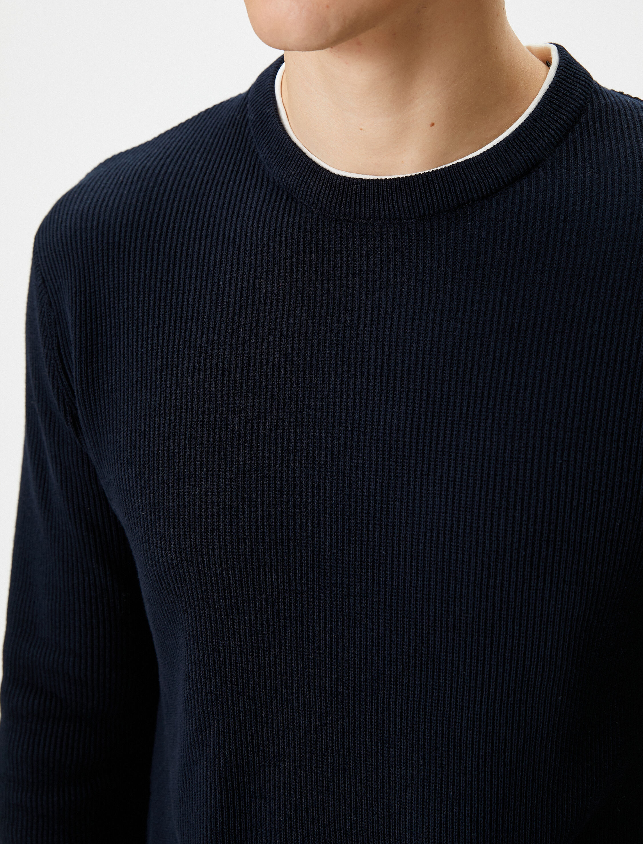   Basic Triko Kazak Bisiklet Yaka Kumaş Detaylı Pamuklu