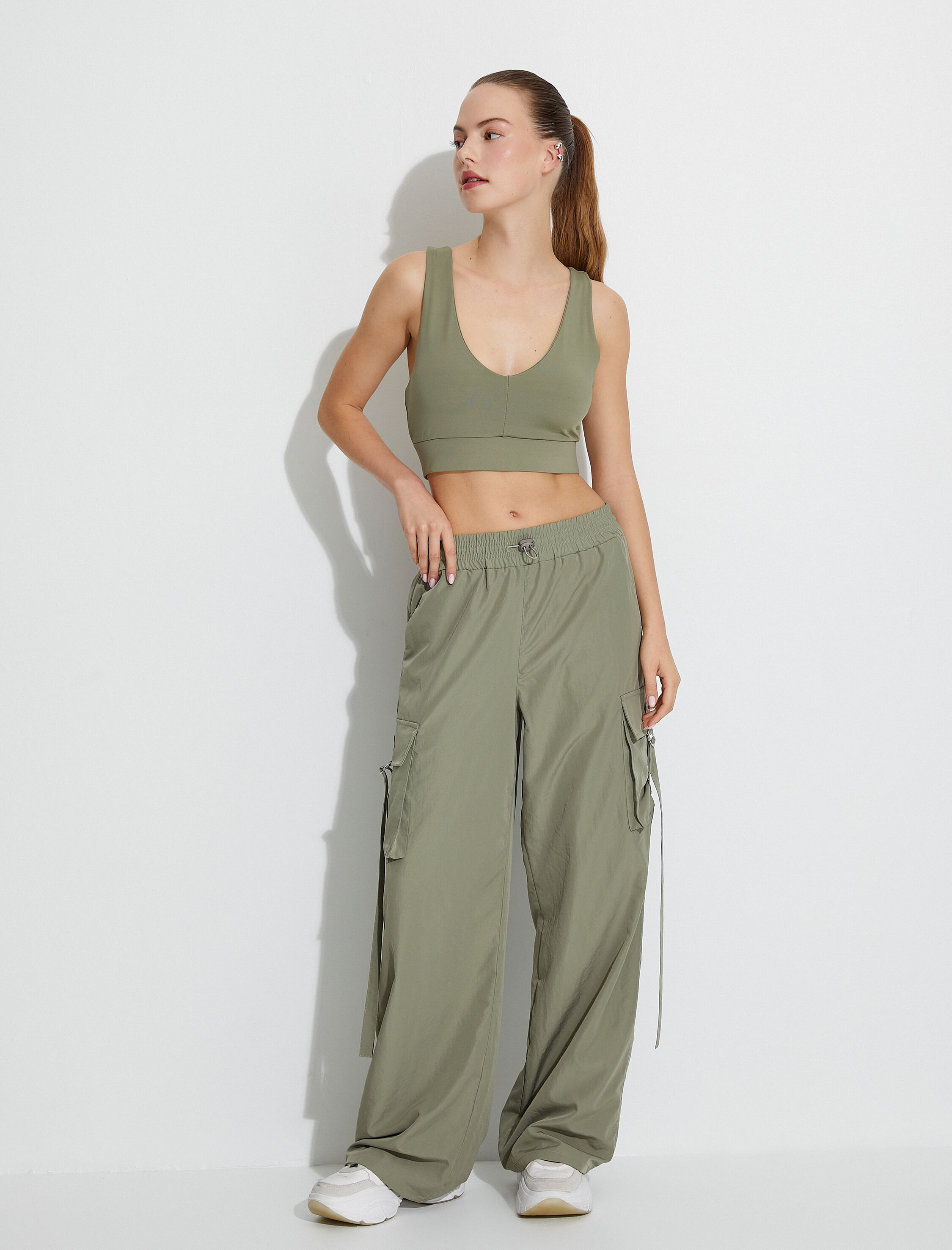   Sporcu Sütyeni Halter Yaka Arkası Çapraz Askılı Kaplı