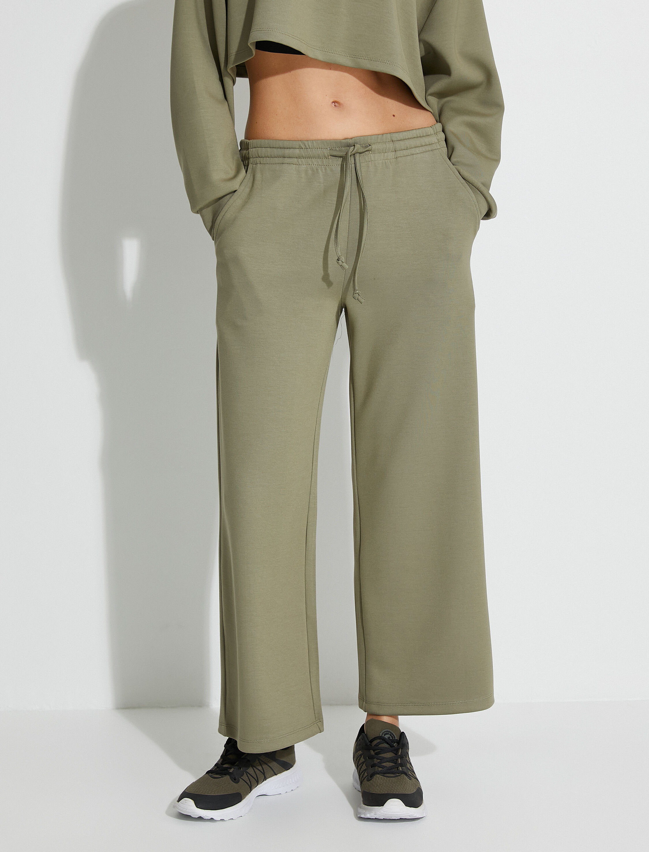   Kısa Geniş Paça Eşofman Altı Yüksek Bel Bağlamalı Modal Kumaş Cepli