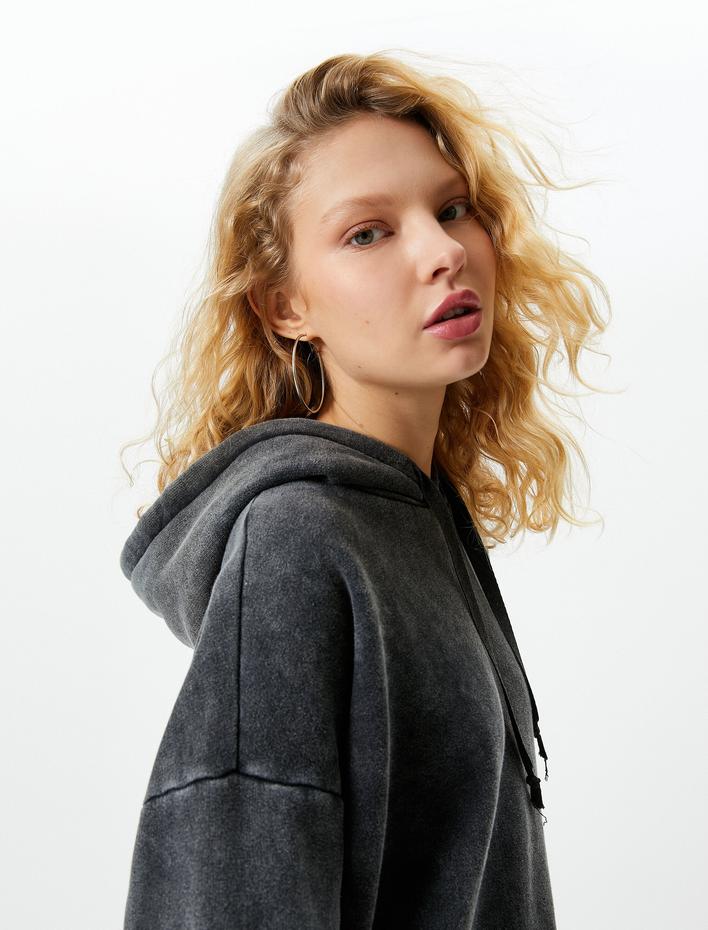  Oversize Kapşonlu Sweatshirt Soluk Efektli Uzun Kollu Şardonlu