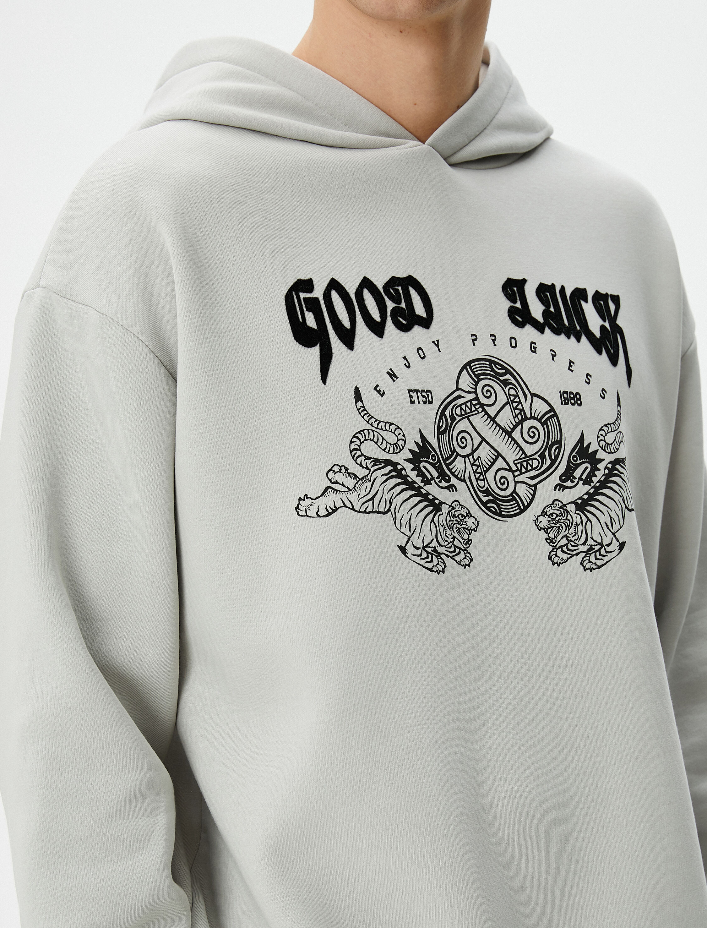 Uzakdoğu Baskılı Hoodie Rahat Kesim Sloganlı Şardonlu