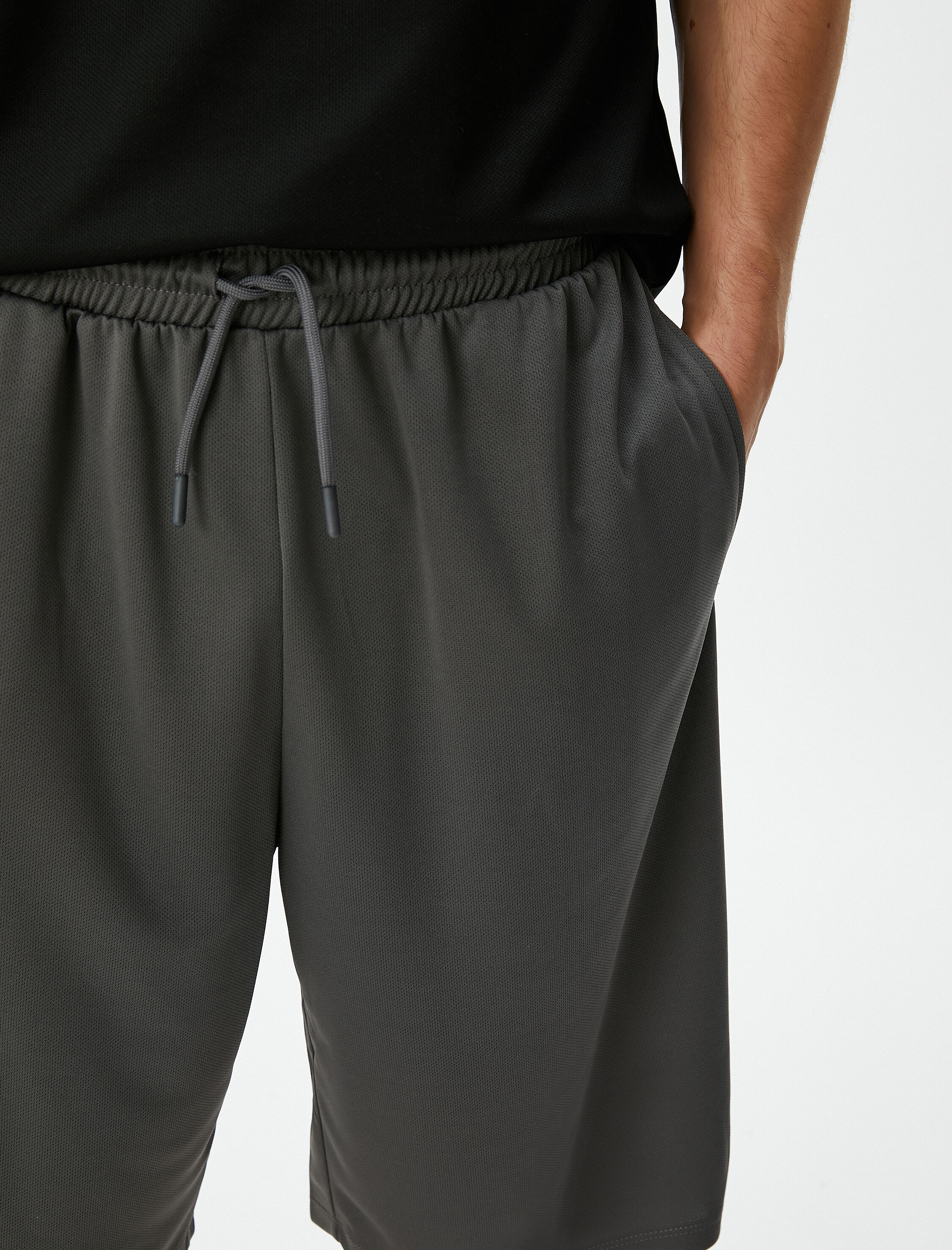   Spor Şort Uzun Beli Bağcıklı Cep Detaylı