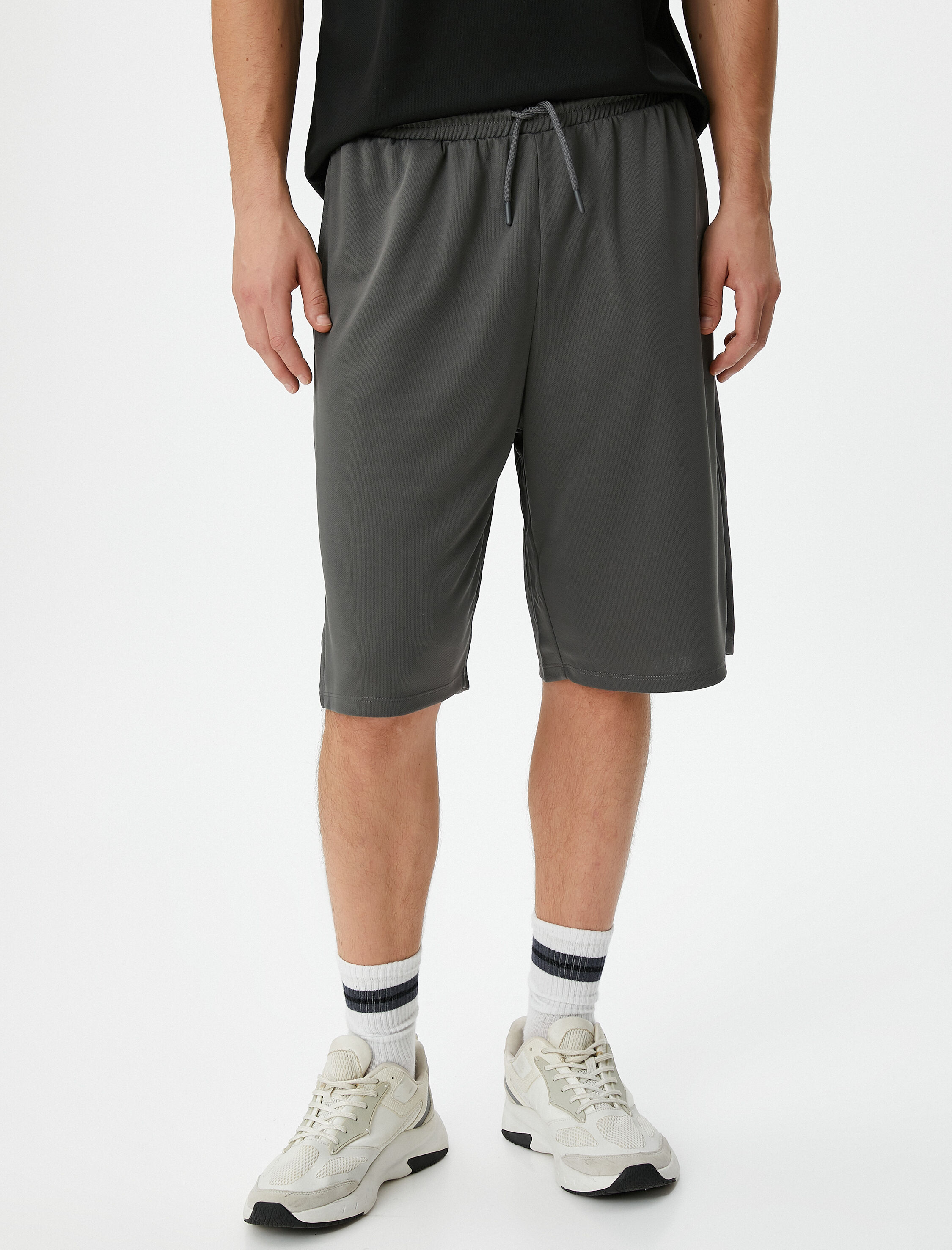   Spor Şort Uzun Beli Bağcıklı Cep Detaylı