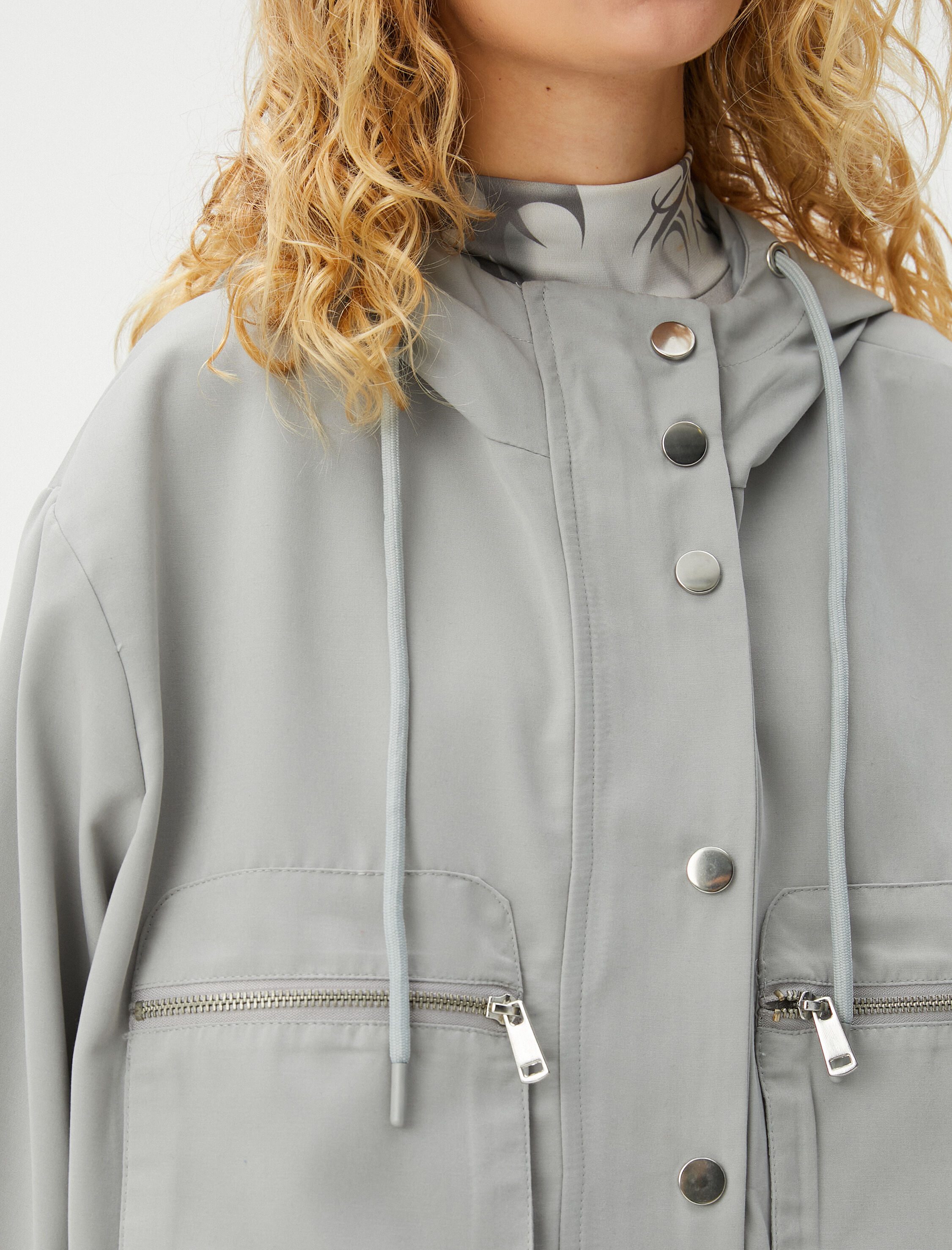   Kapşonlu Mont Fermuarlı Çıtçıt Kapamalı Cepli