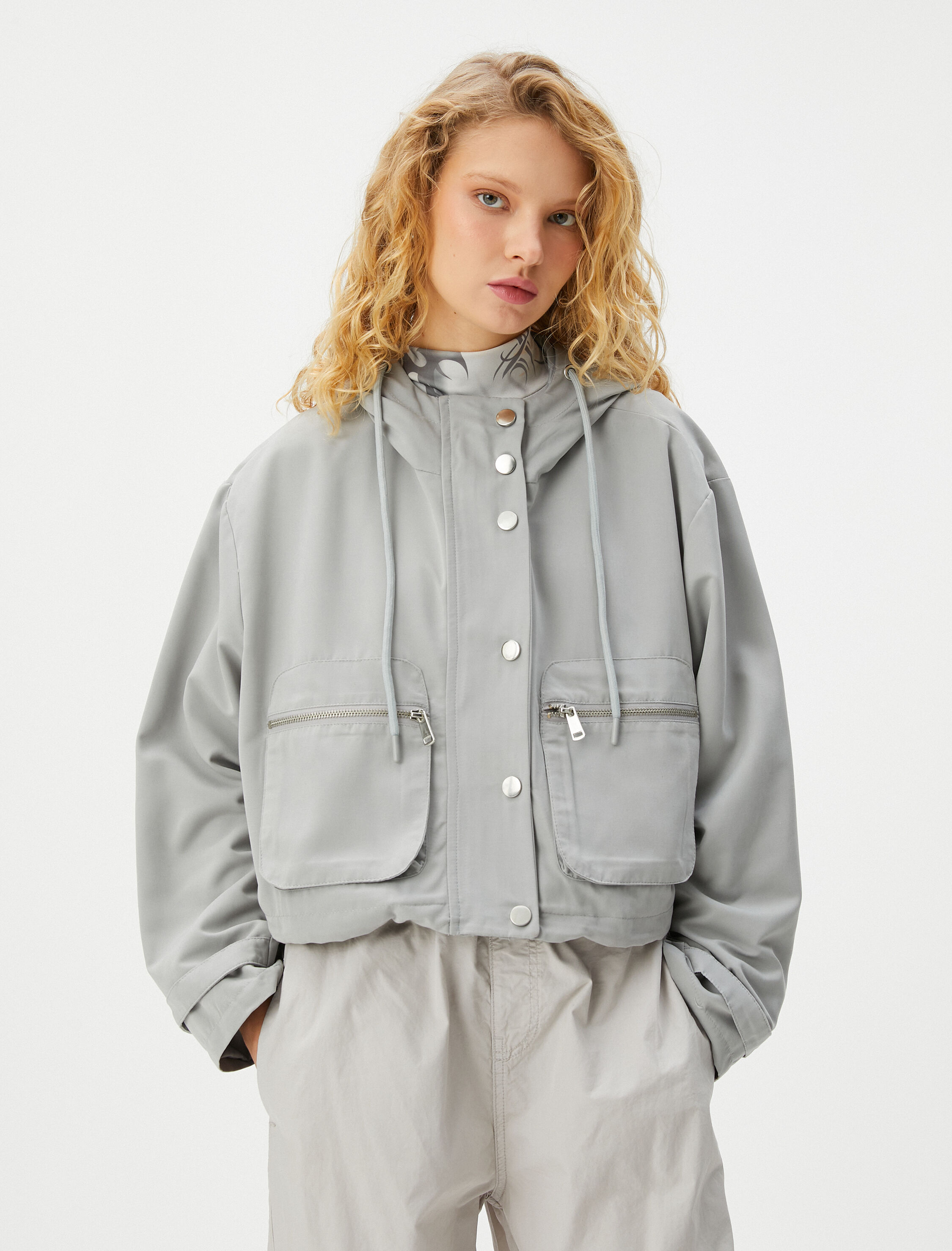   Kapşonlu Mont Fermuarlı Çıtçıt Kapamalı Cepli