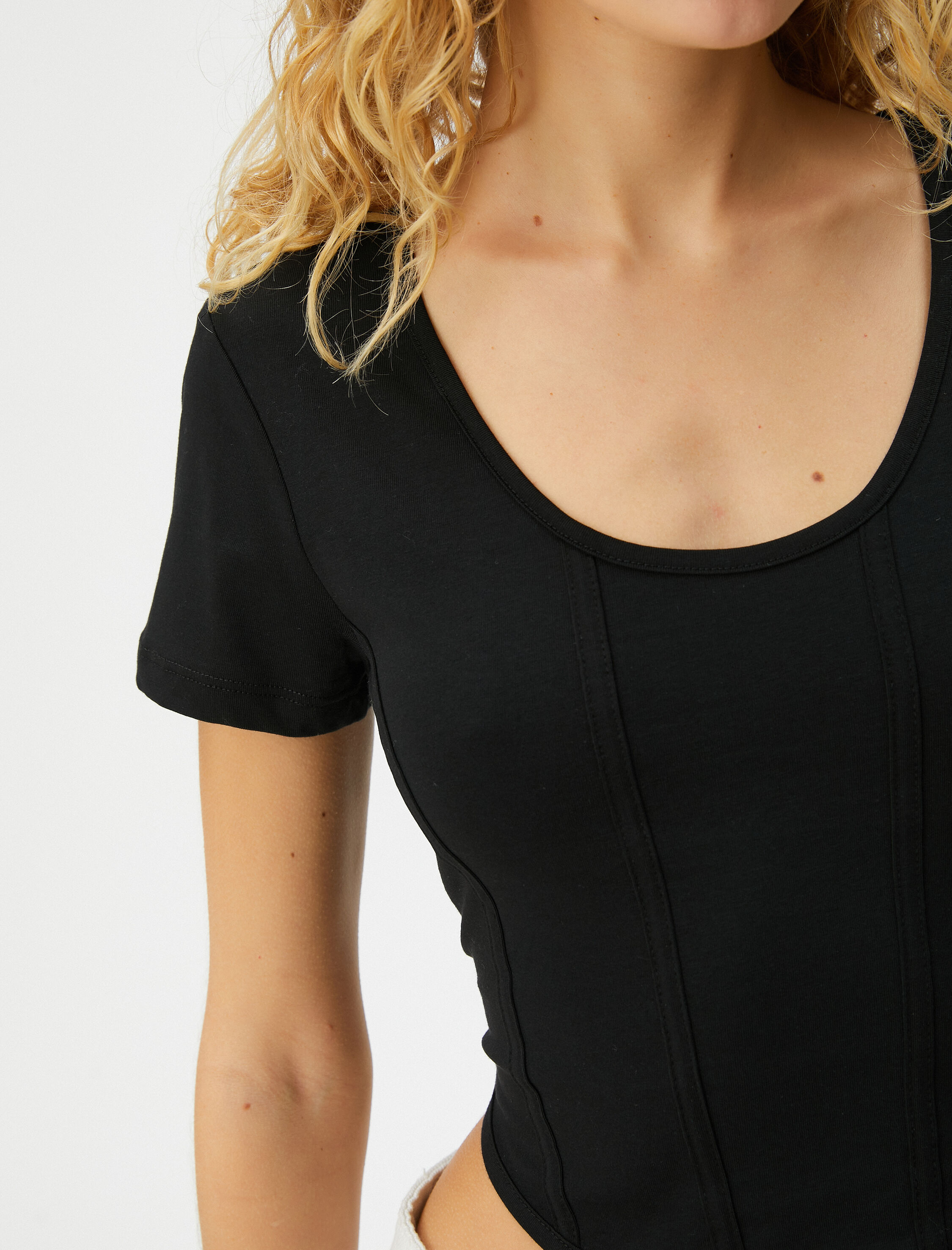   Crop Tişört Korse Görünümlü Dar Kalıp Kısa Kollu U Yaka Pamuklu