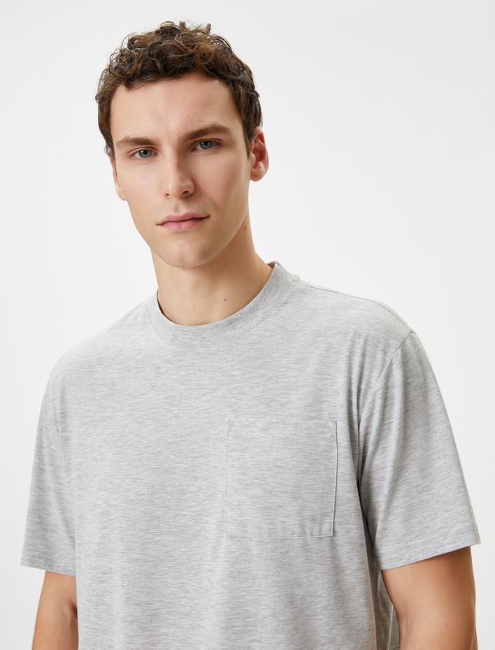  Basic Tişört Hafif Dik Yaka Tek Cep Detaylı Bisiklet Yaka Kısa Kollu