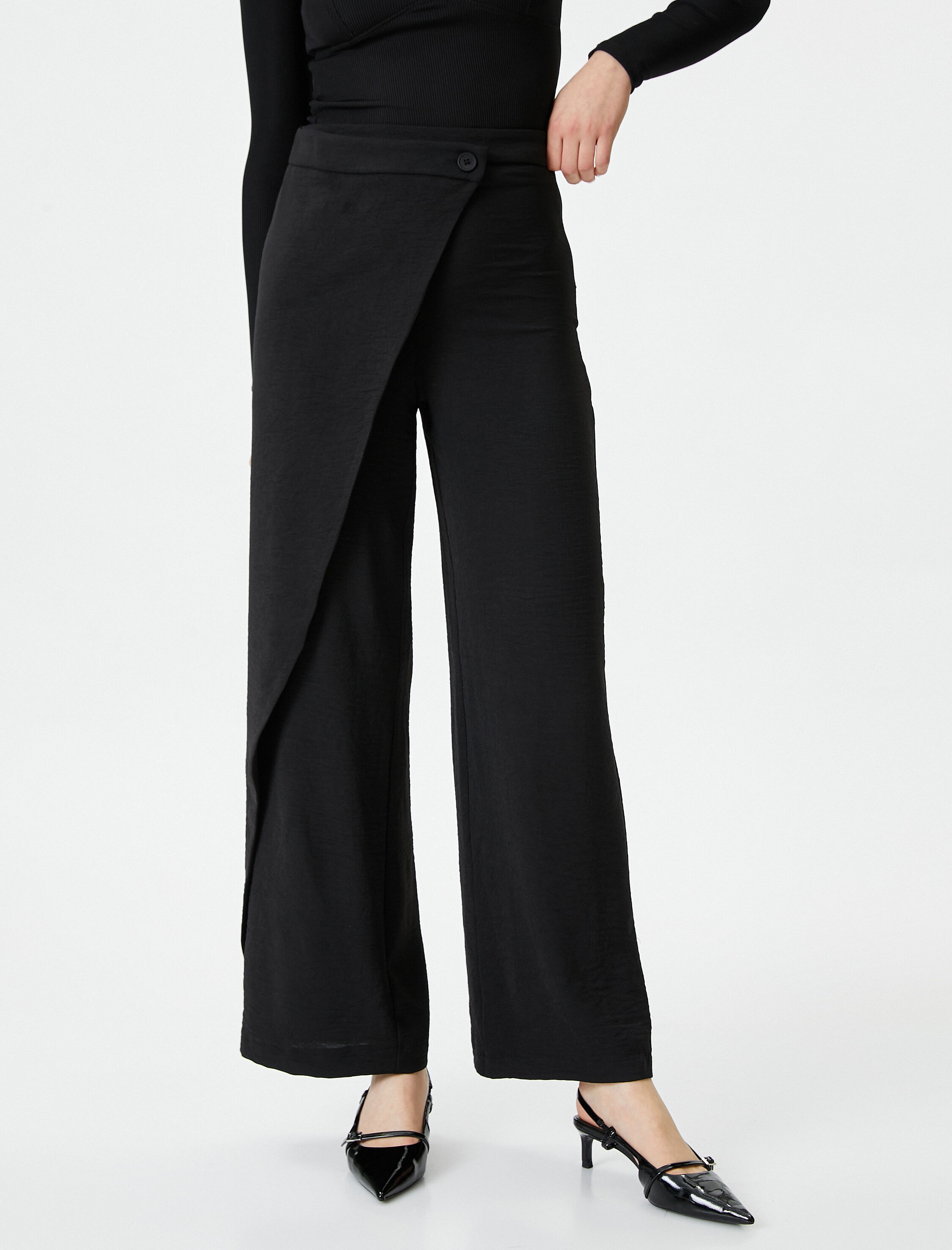   Bol Paça Pantolon Kapaklı Düğme Detaylı