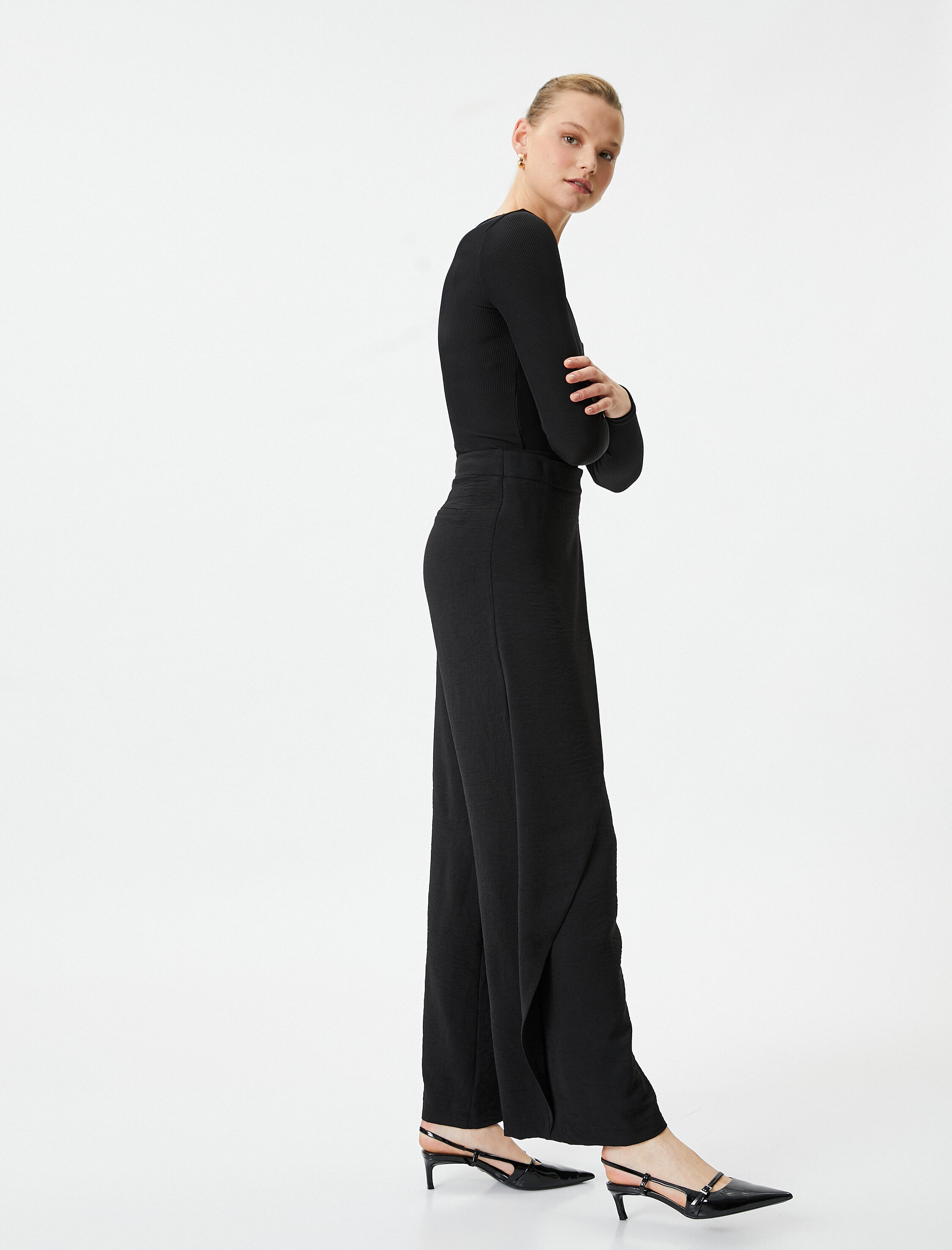   Bol Paça Pantolon Kapaklı Düğme Detaylı