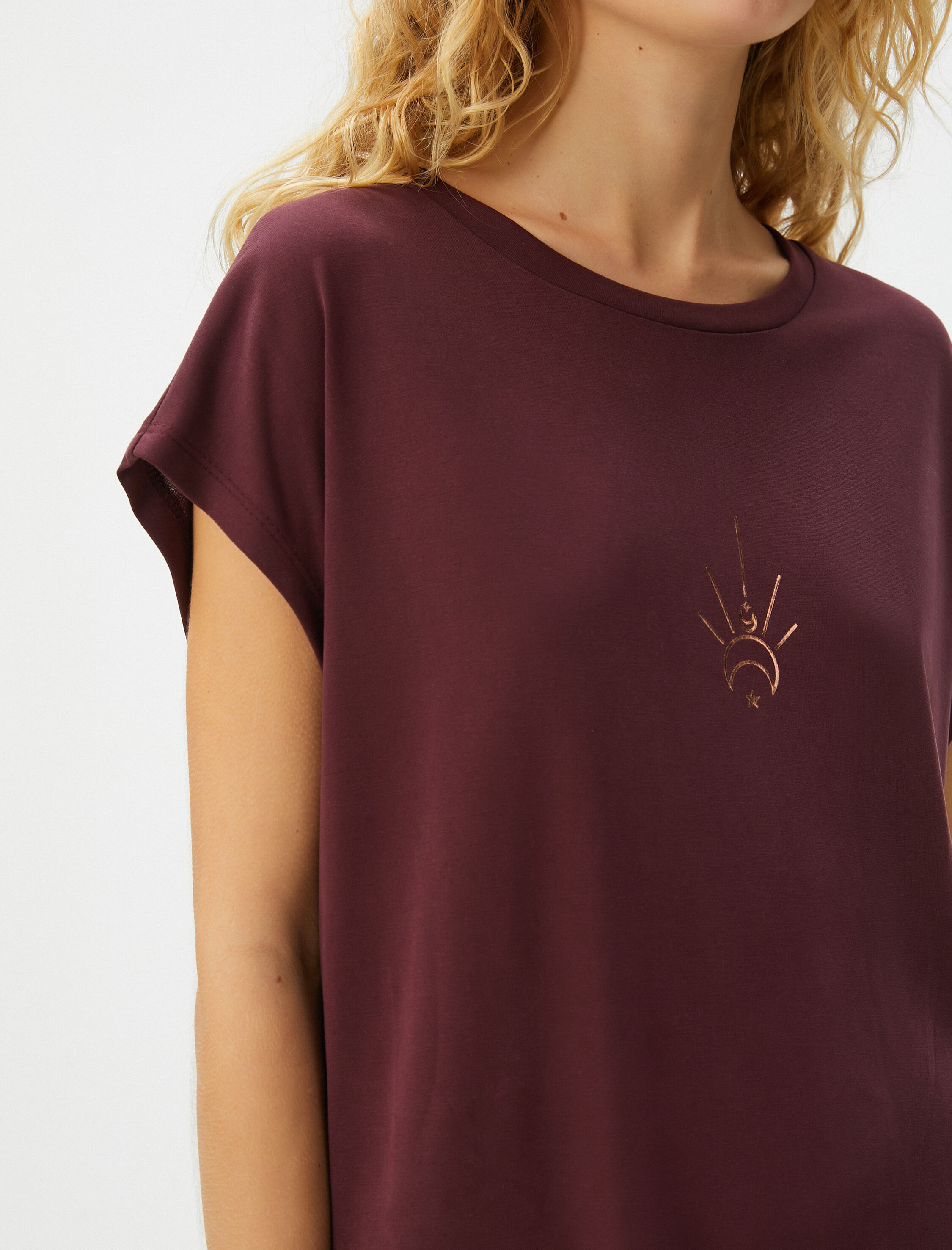   Modal Kumaş Yoga Tişört Kolsuz Arkası Pencere Detaylı Varak Baskı Detaylı