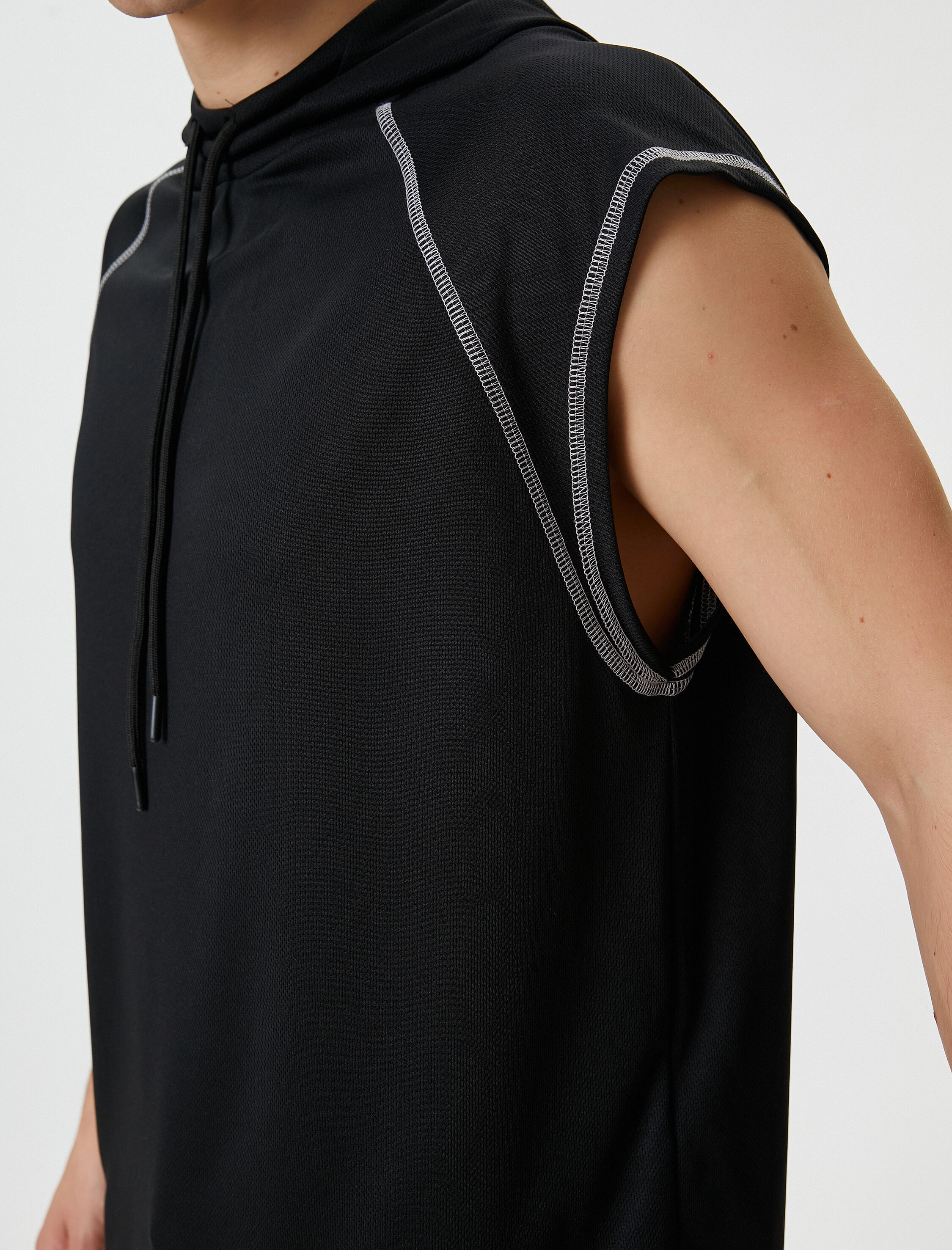   Sporcu Atleti Kapşonlu Dikiş Detaylı Arkası Baskılı