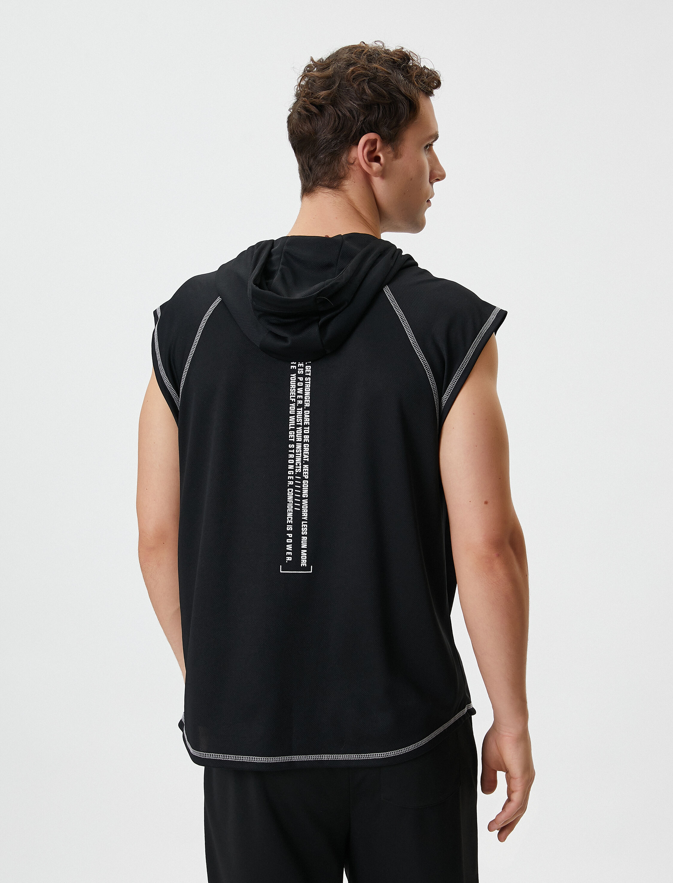   Sporcu Atleti Kapşonlu Dikiş Detaylı Arkası Baskılı