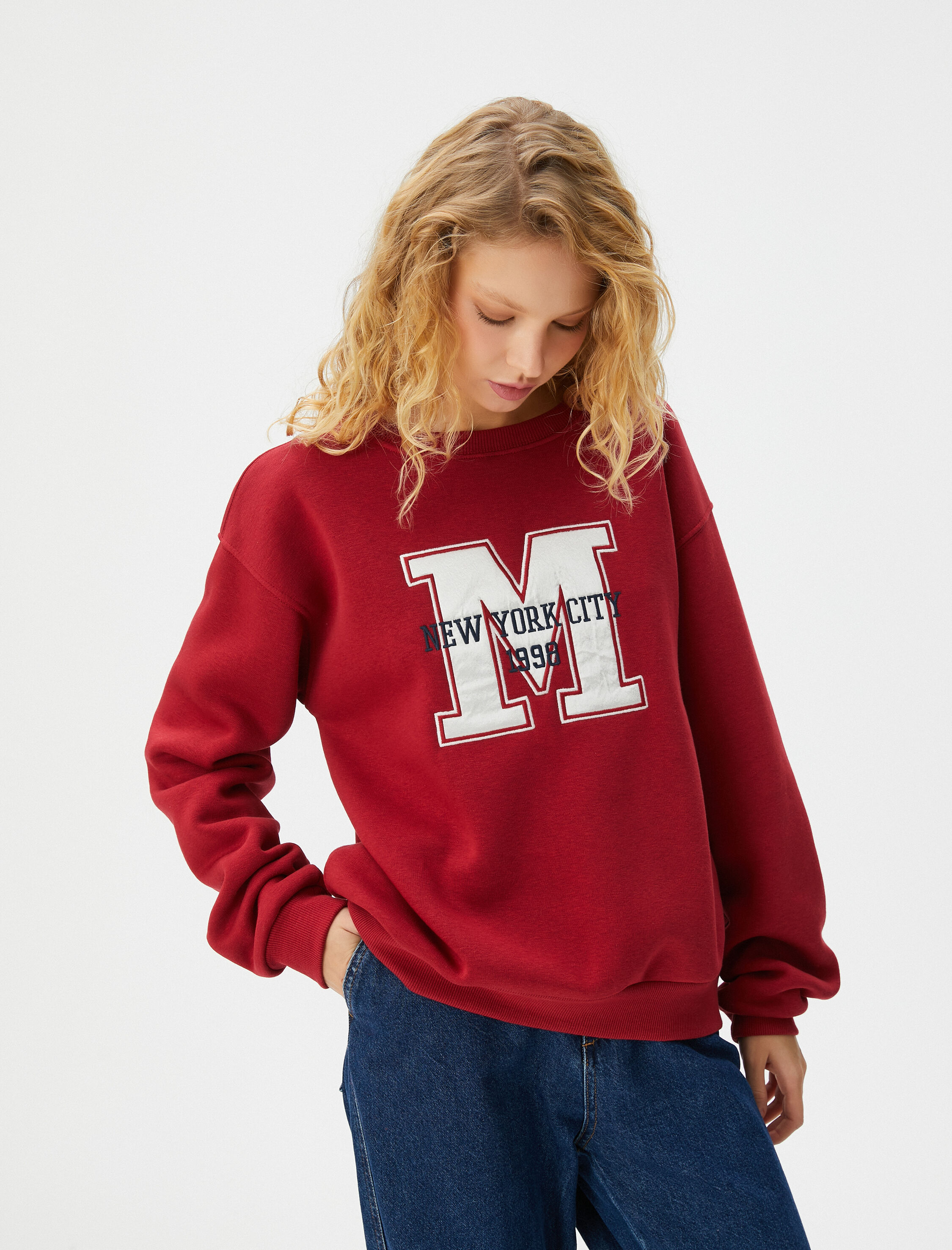   Şardonlu Kolej Oversize Sweatshirt Aplike Detaylı Bisiklet Yaka Uzun Kollu