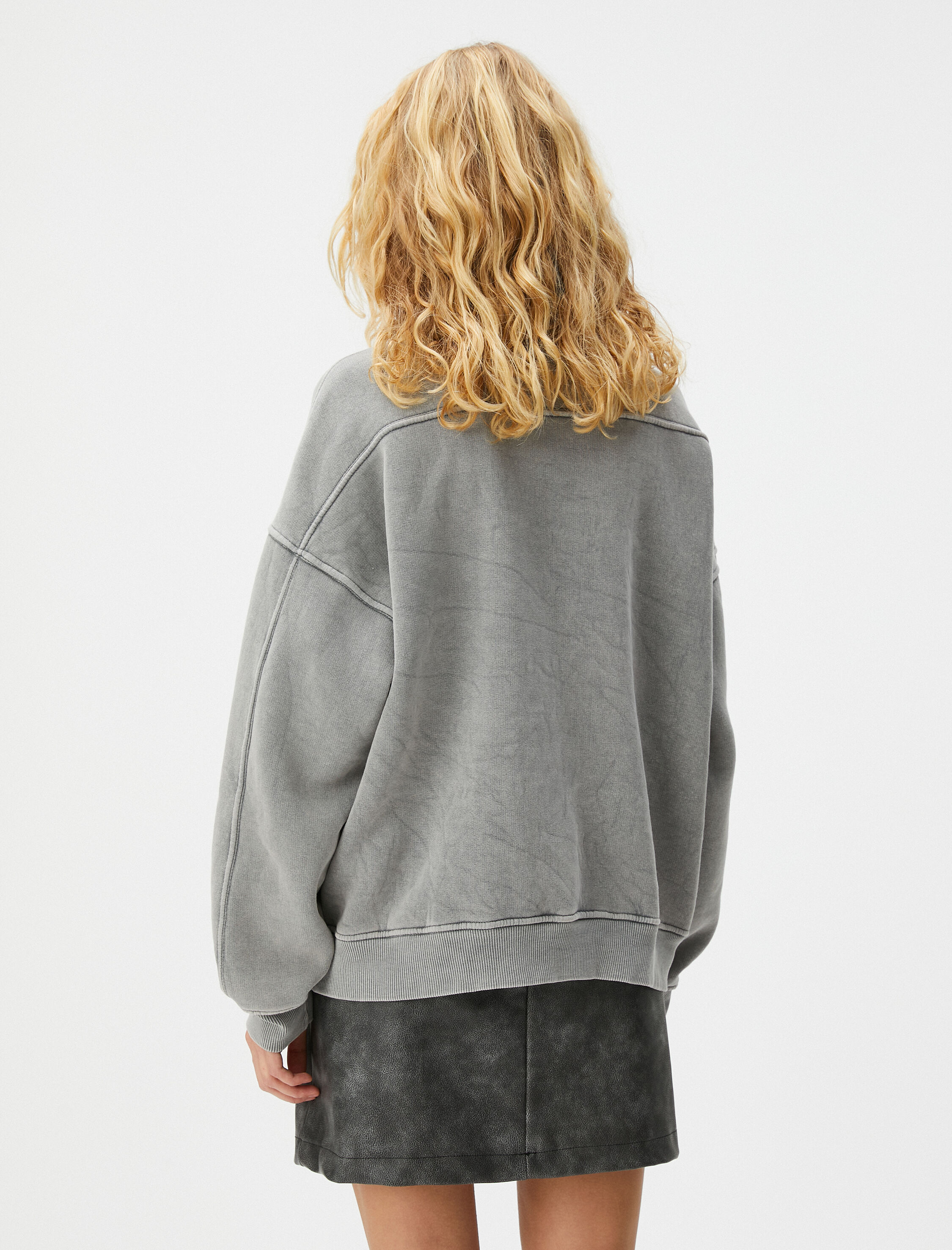   Şardonlu Taşlı Sweatshirt Oversize Soluk Efektli Uzun Kollu Bisiklet Yaka Pamuk Karışımlı