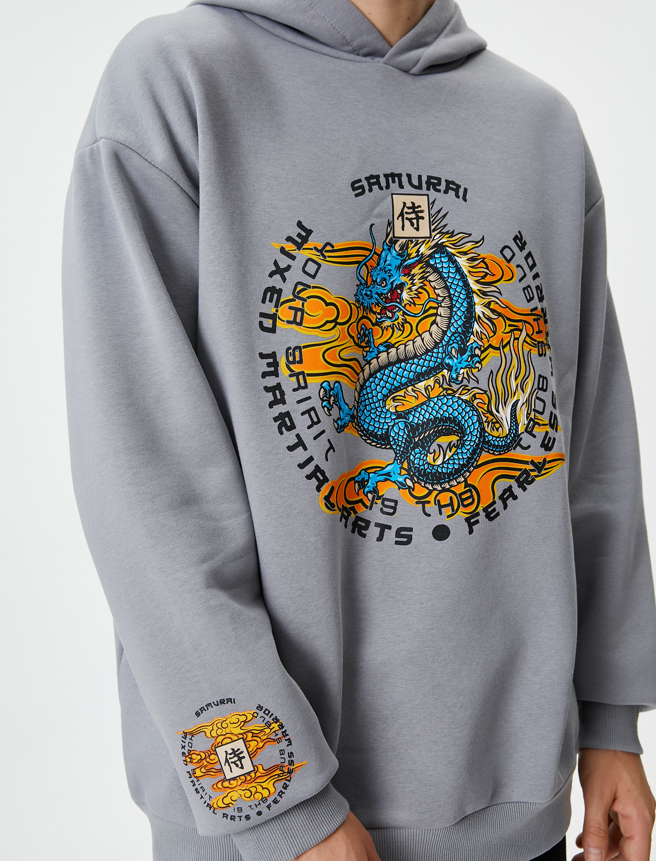 Arkası Baskılı Sweatshirt Oversize Kapşonlu Uzakdoğu Temalı Şardonlu