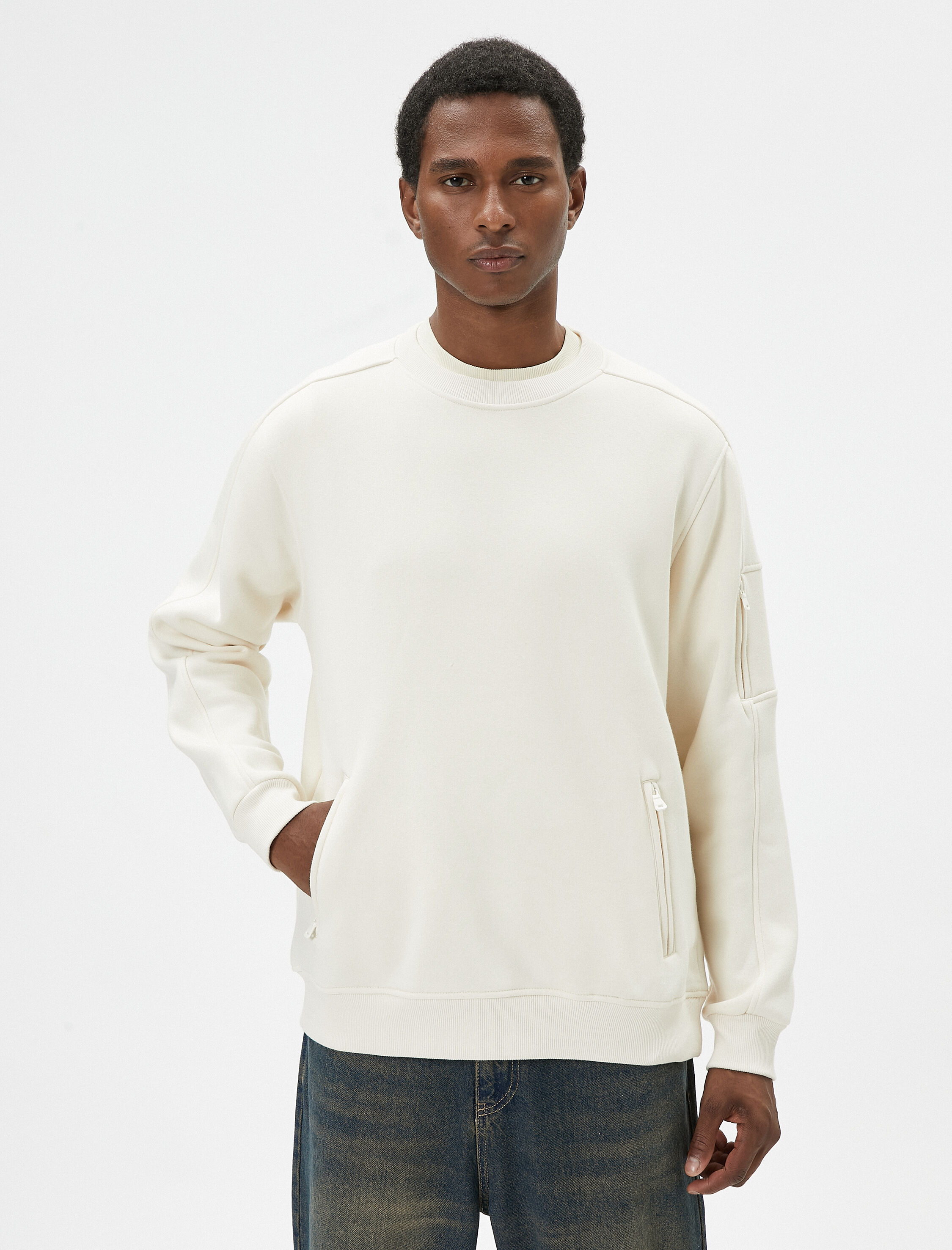   Bisiklet Yaka Sweat Rahat Kesim Fermuar Cepli Dikiş Detaylı Şardonlu