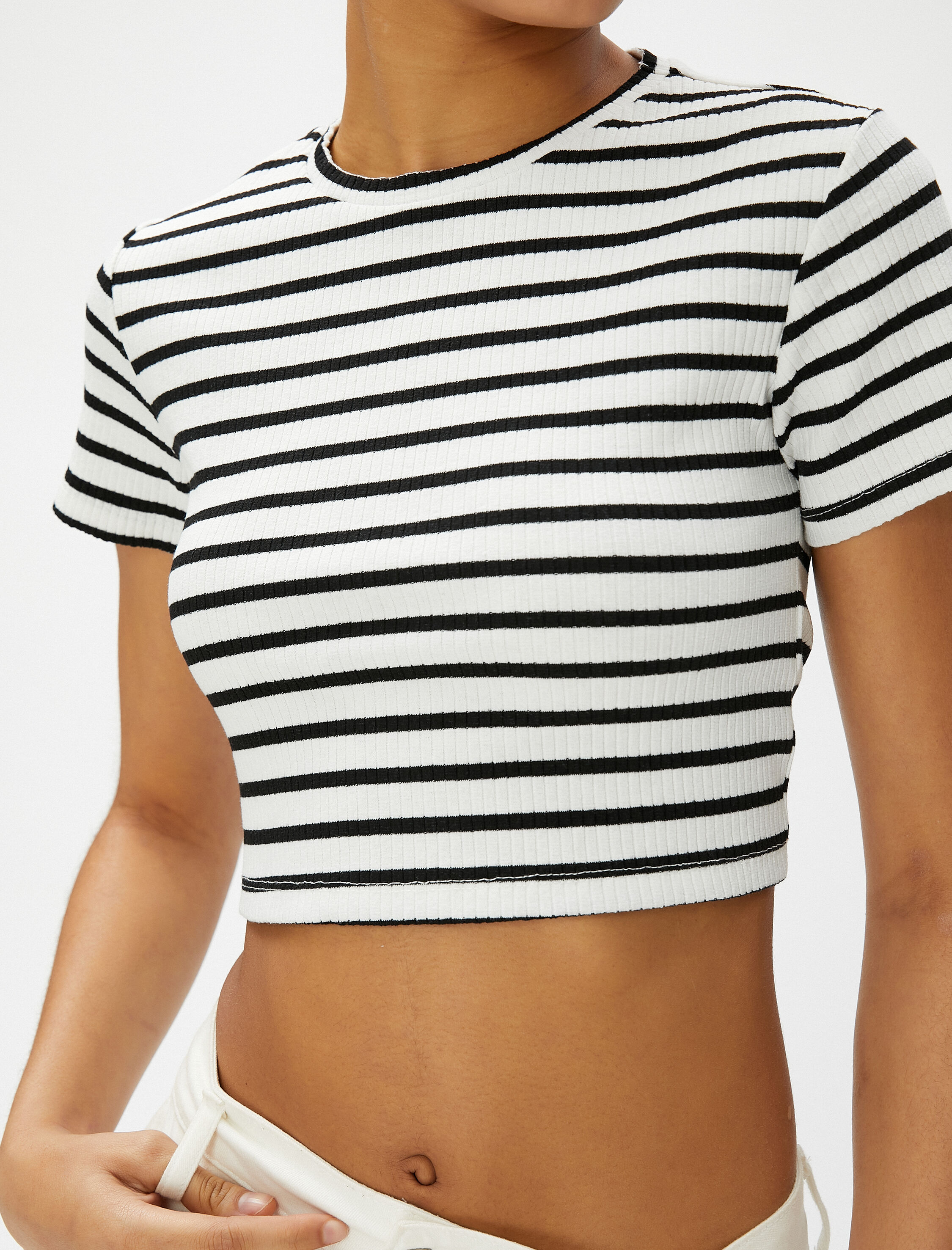   Basic Crop Tişört Bisiklet Yaka Kısa Kollu