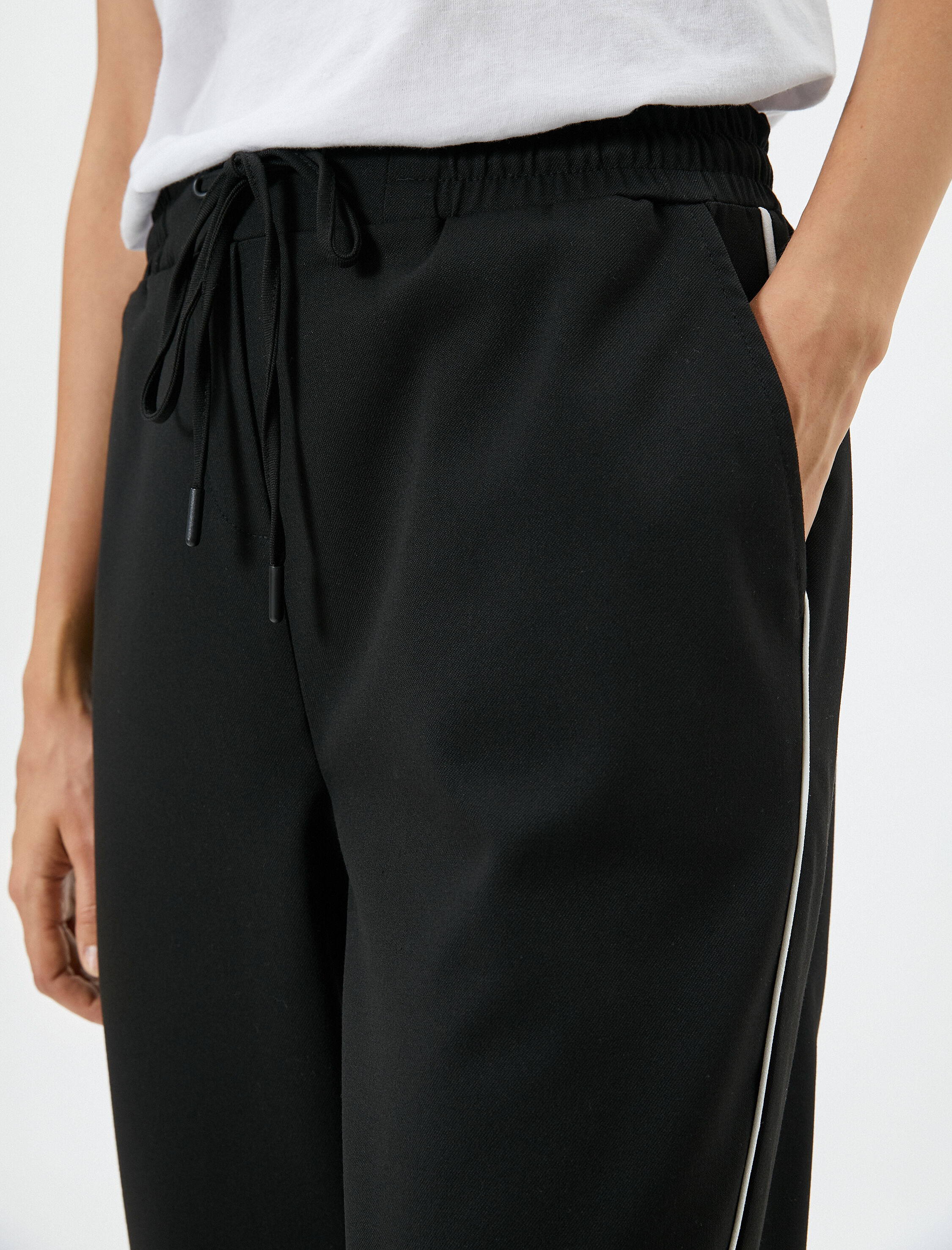   Havuç Pantolon Beli Bağcıklı Cep Detaylı