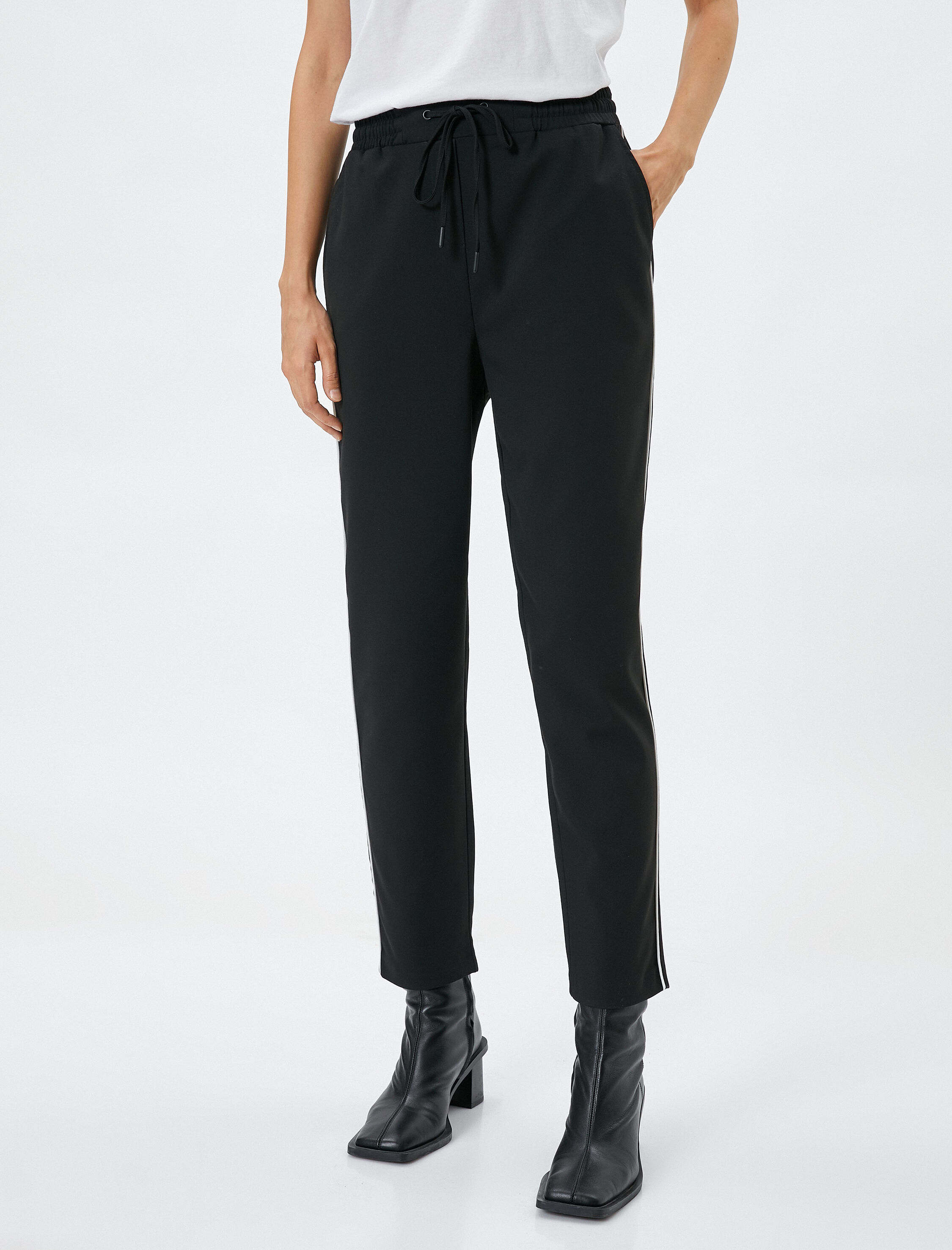   Havuç Pantolon Beli Bağcıklı Cep Detaylı