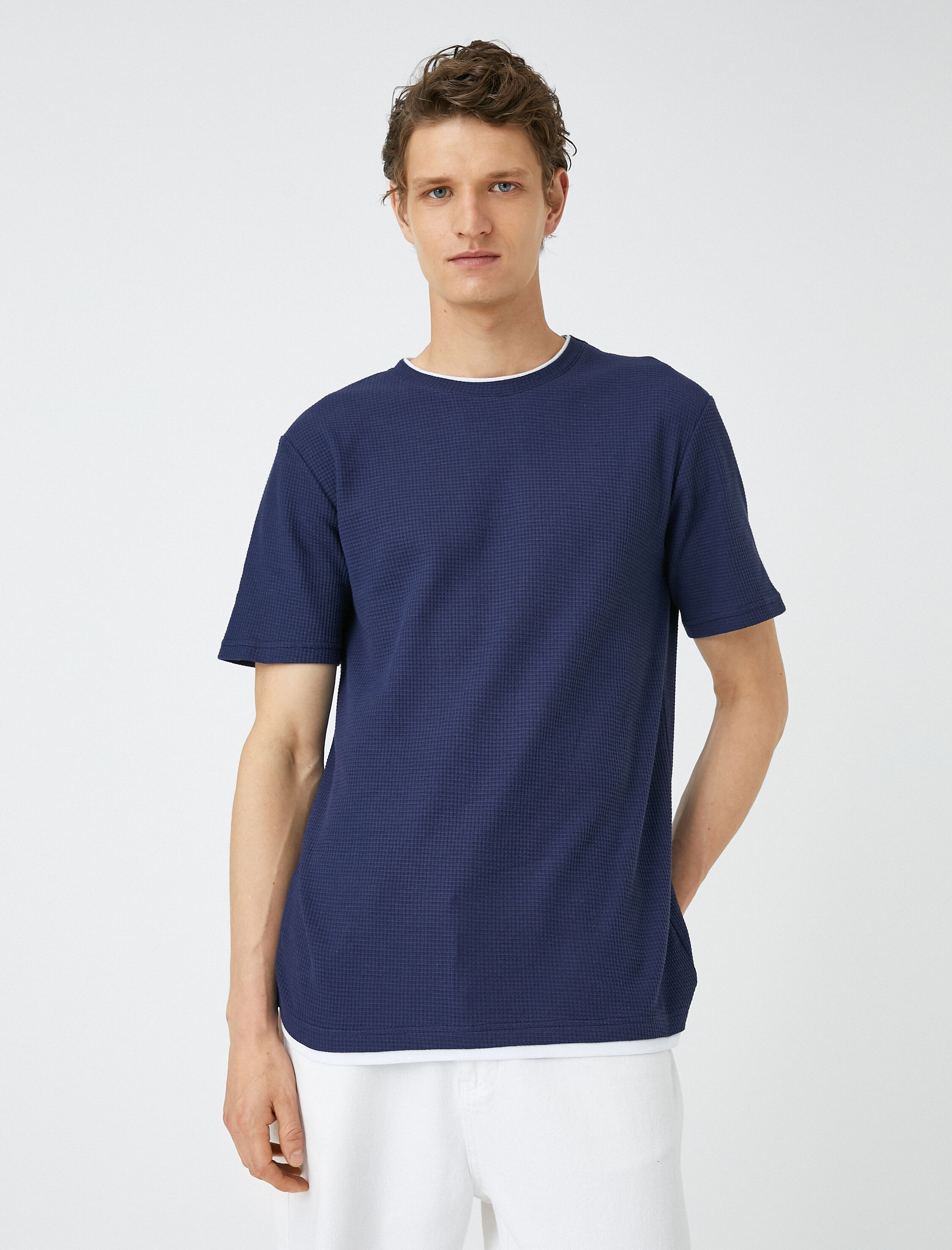   Basic Tişört Yaka Detaylı Dokulu Dar Kesim Kısa Kollu