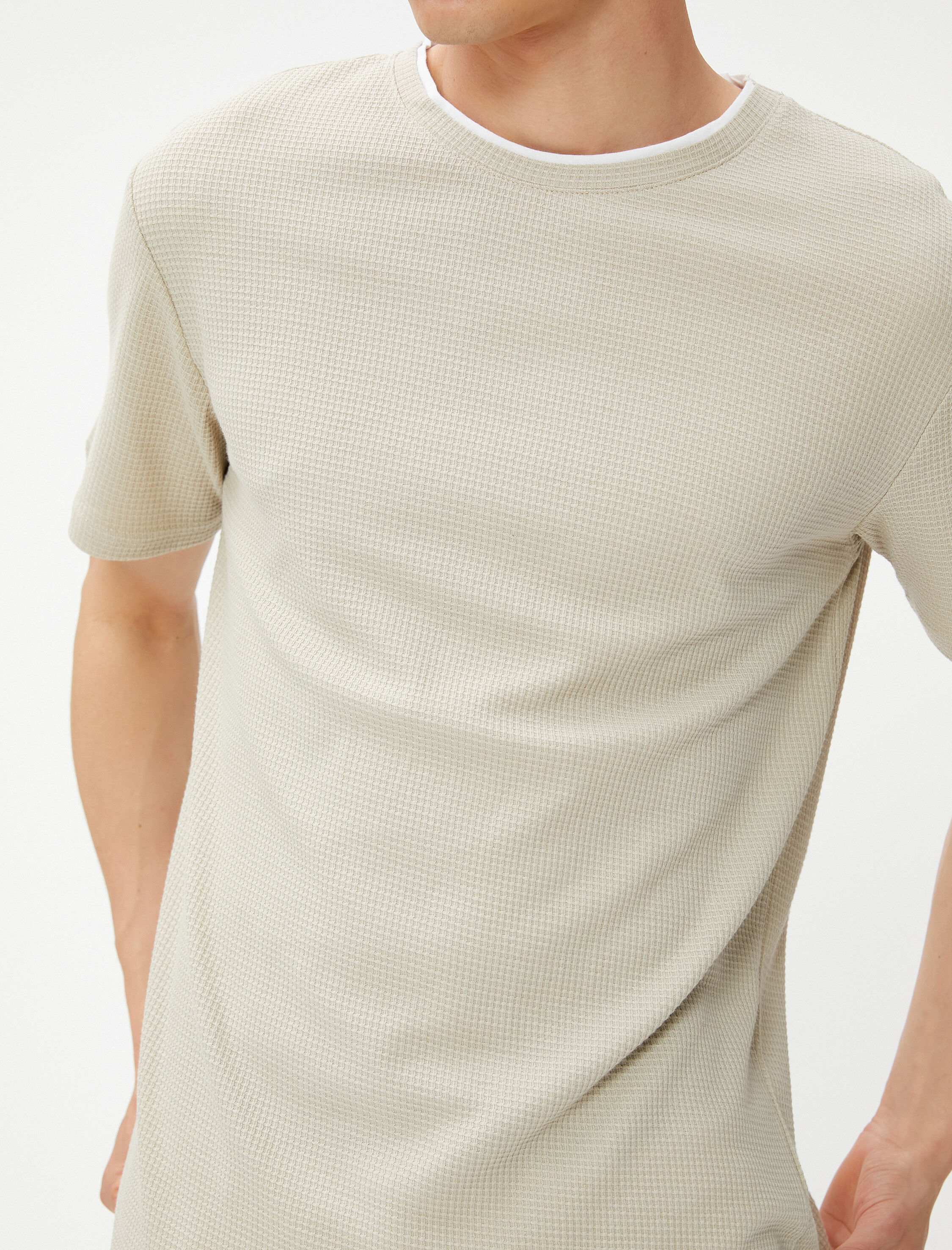   Basic Tişört Yaka Detaylı Dokulu Dar Kesim Kısa Kollu