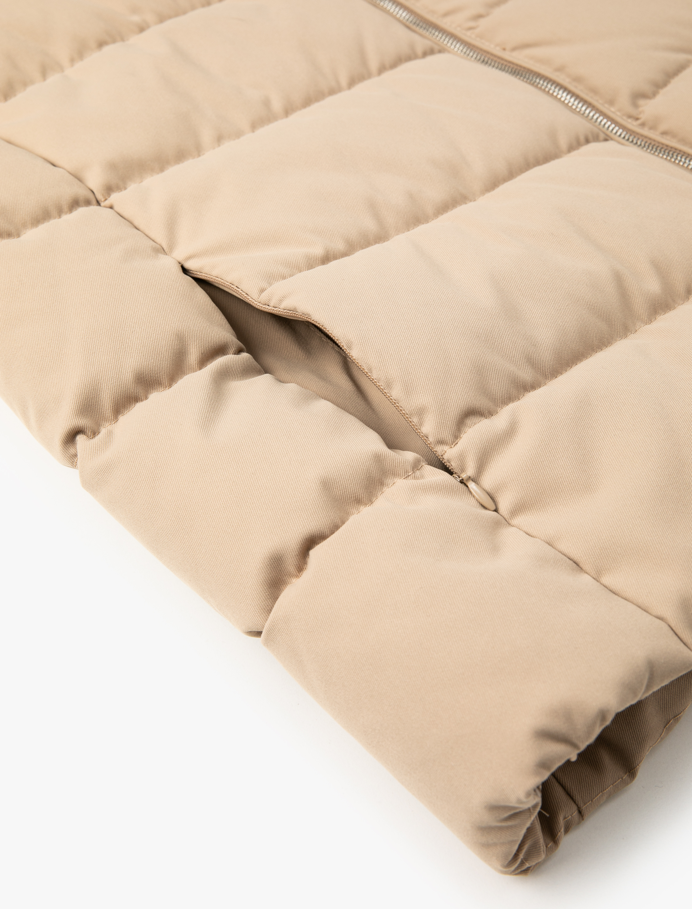   Kolsuz Mont Yelek Çıkarılabilir Kapşonlu Fermuarlı Cep Detaylı