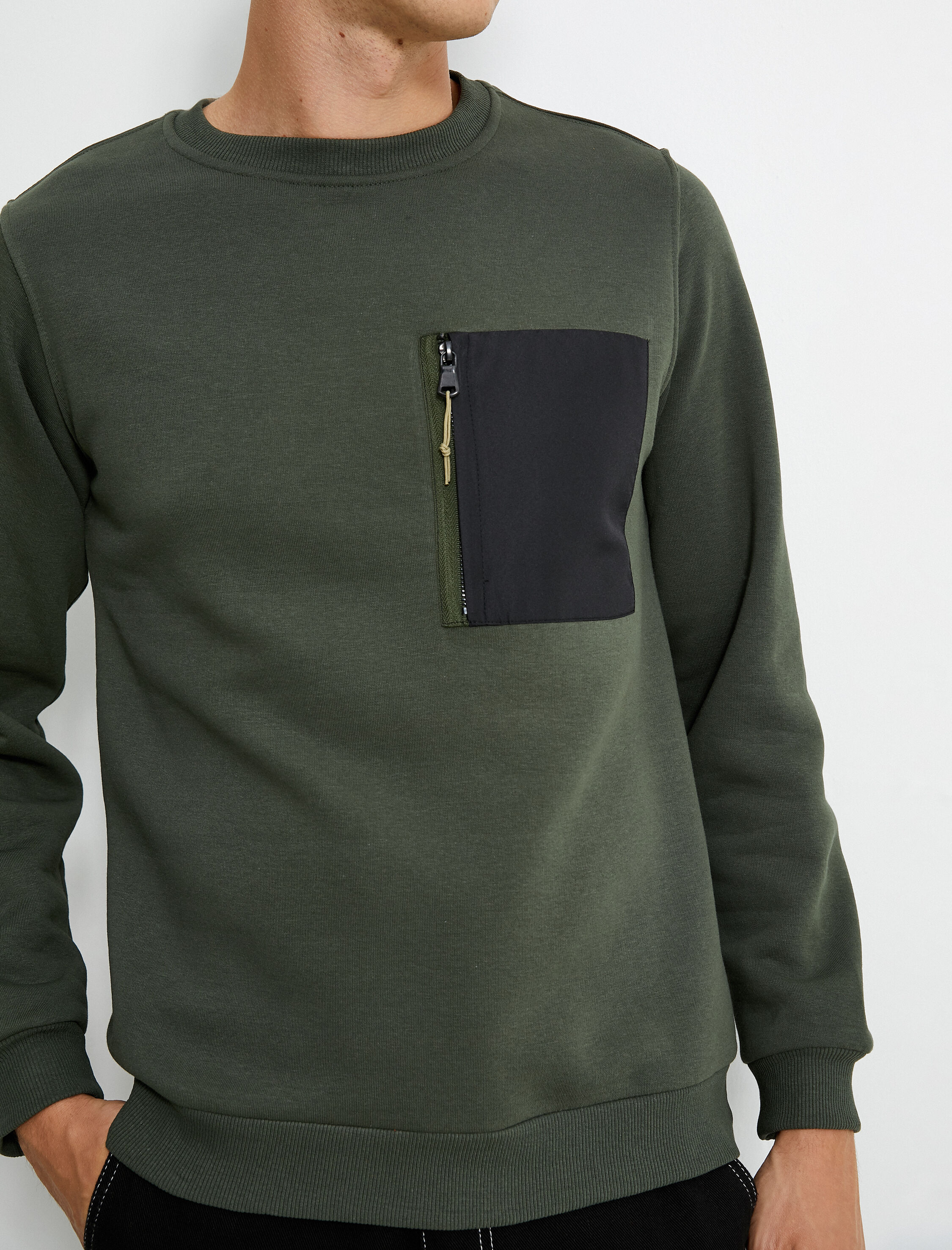   Bisiklet Yaka Sweatshirt Fermuarlı Cep Detaylı Ribanalı Şardonlu