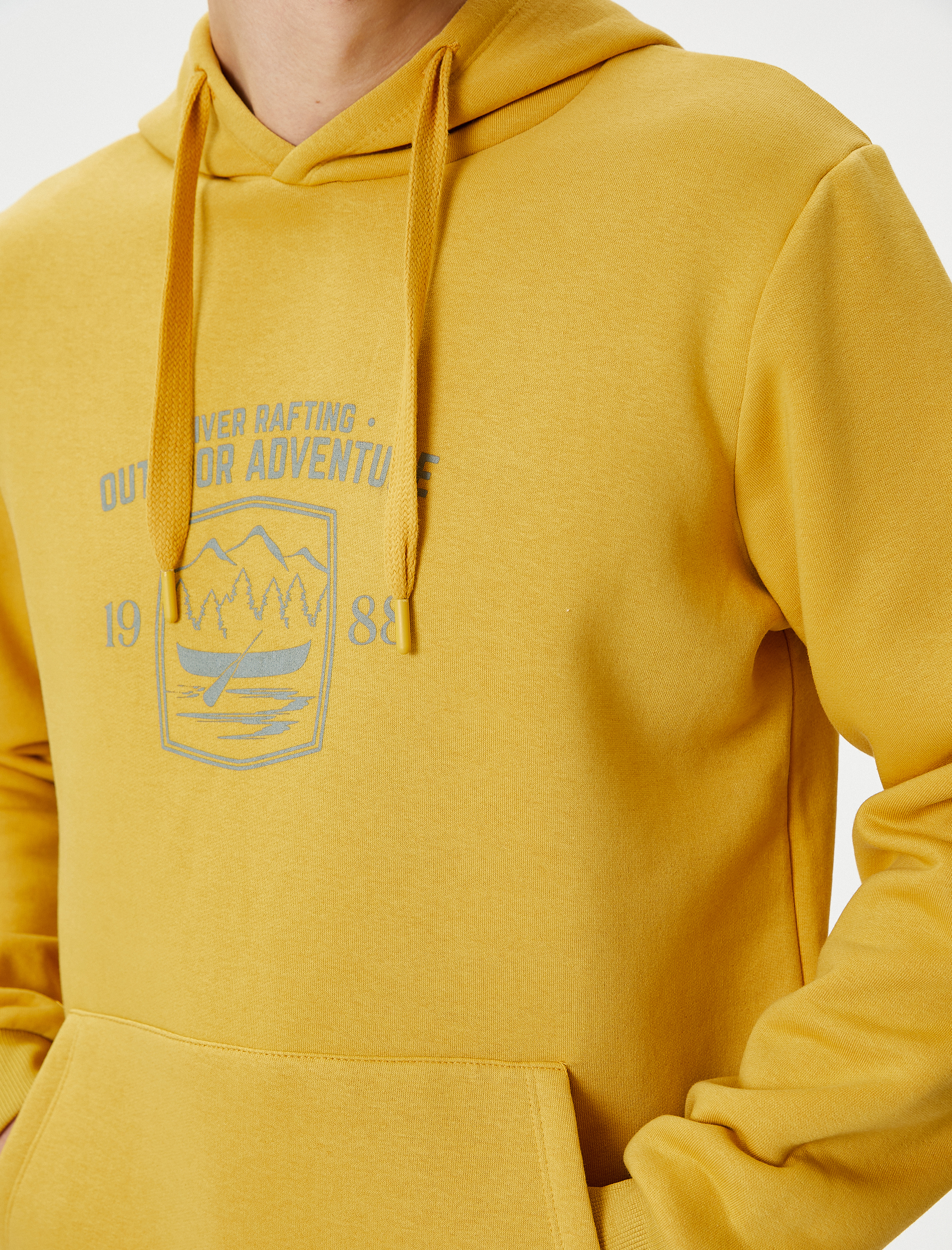 Kolej Sweatshirt Kapşonlu Slogan Baskılı Kanguru Cep Detaylı