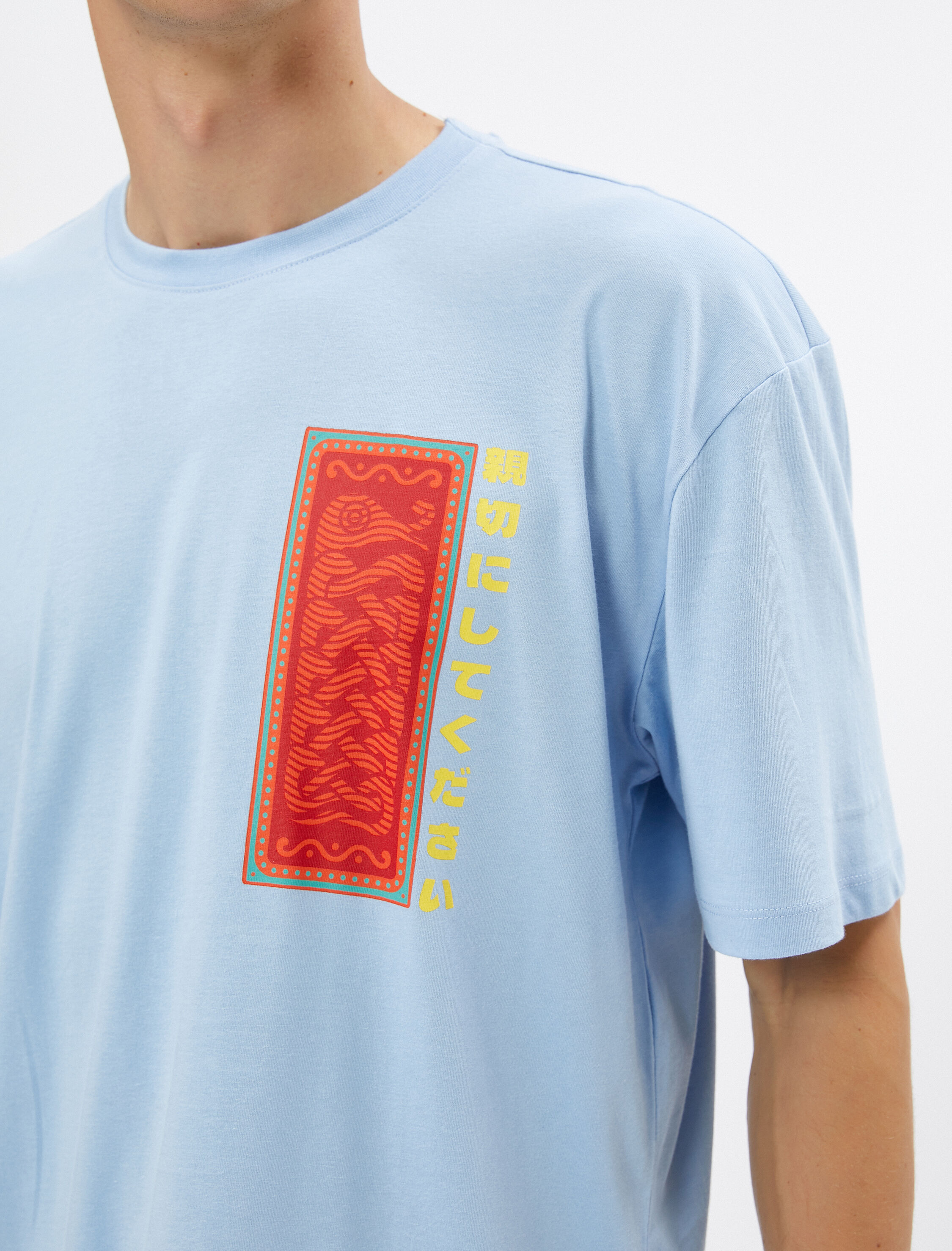   Arkası Baskılı Tişört Uzakdoğu Temalı Bisiklet Yaka Pamuklu