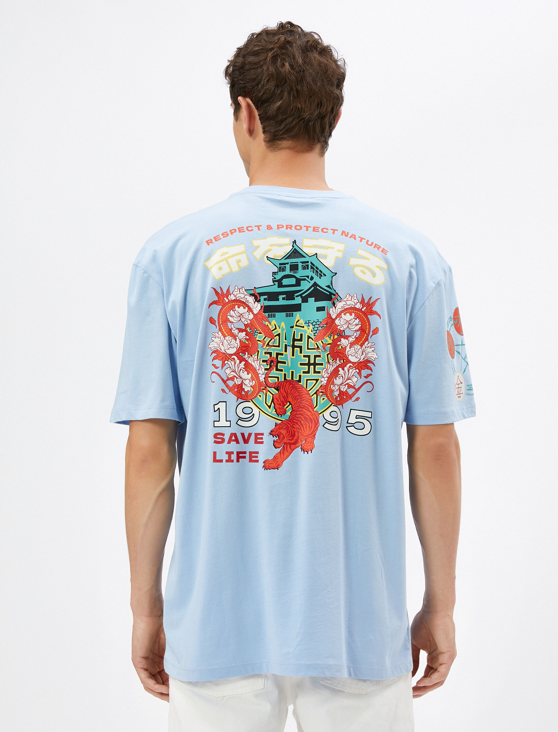   Arkası Baskılı Tişört Uzakdoğu Temalı Bisiklet Yaka Pamuklu