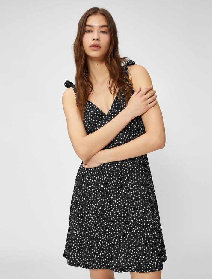  Mini Askılı Elbise A Kesim V Yaka Bağlama Detaylı