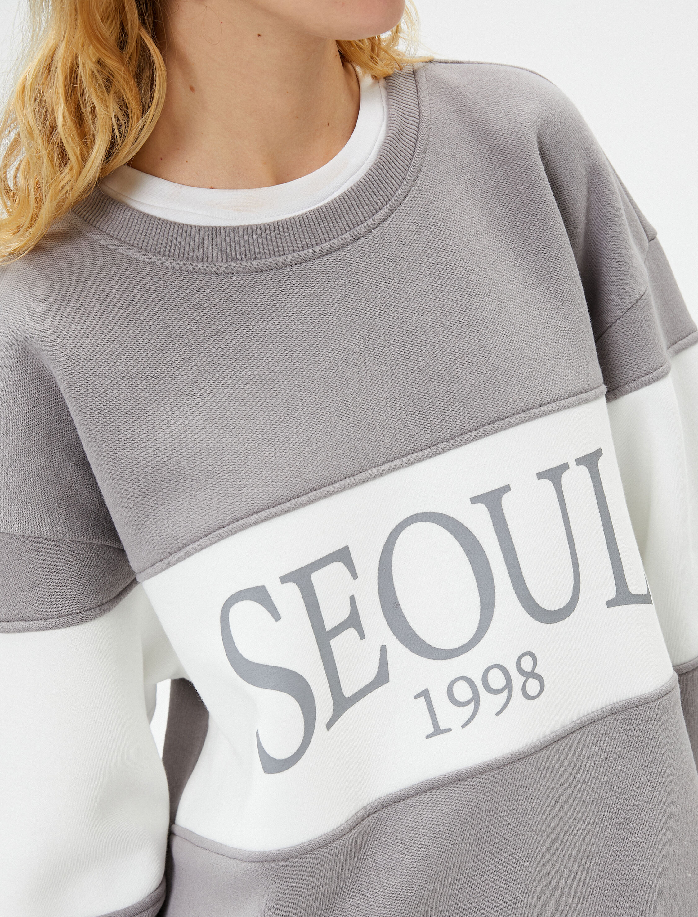   Şardonlu Kolej Sweatshirt Renk Bloklu Baskılı Uzun Kollu Bisiklet Yaka Pamuk Karışımlı