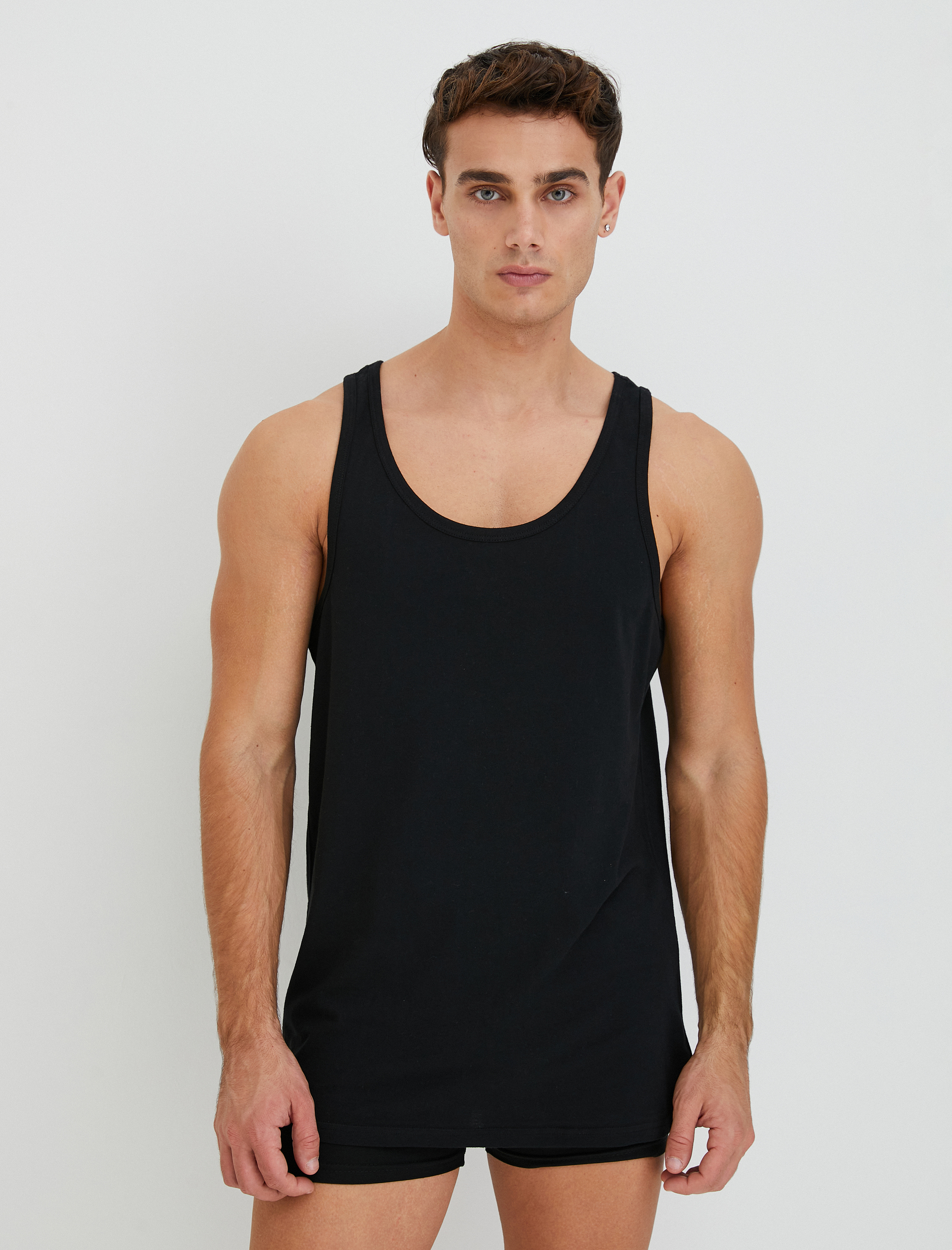 Basic Atlet U Yaka Pamuklu Kolsuz