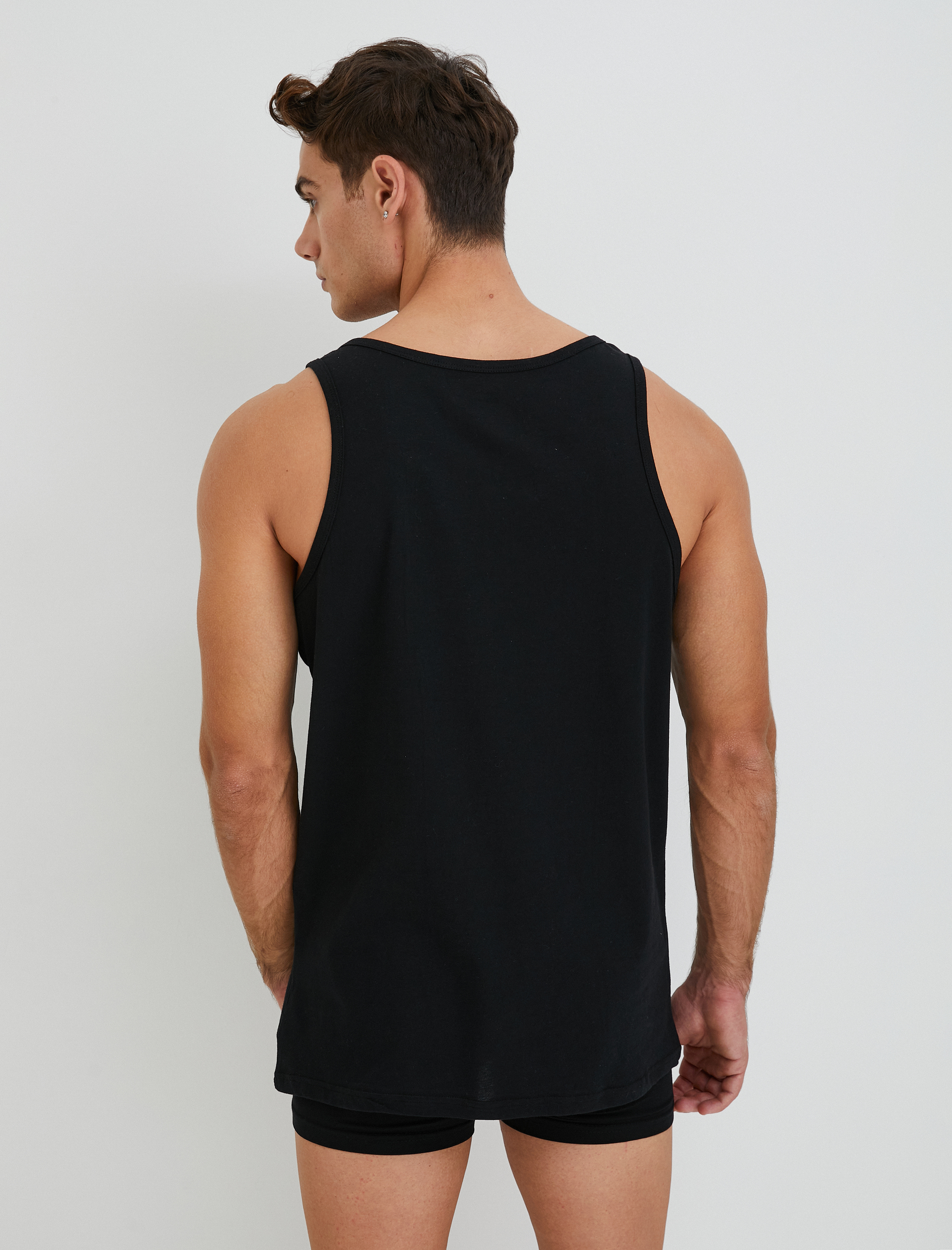 Basic Atlet U Yaka Pamuklu Kolsuz