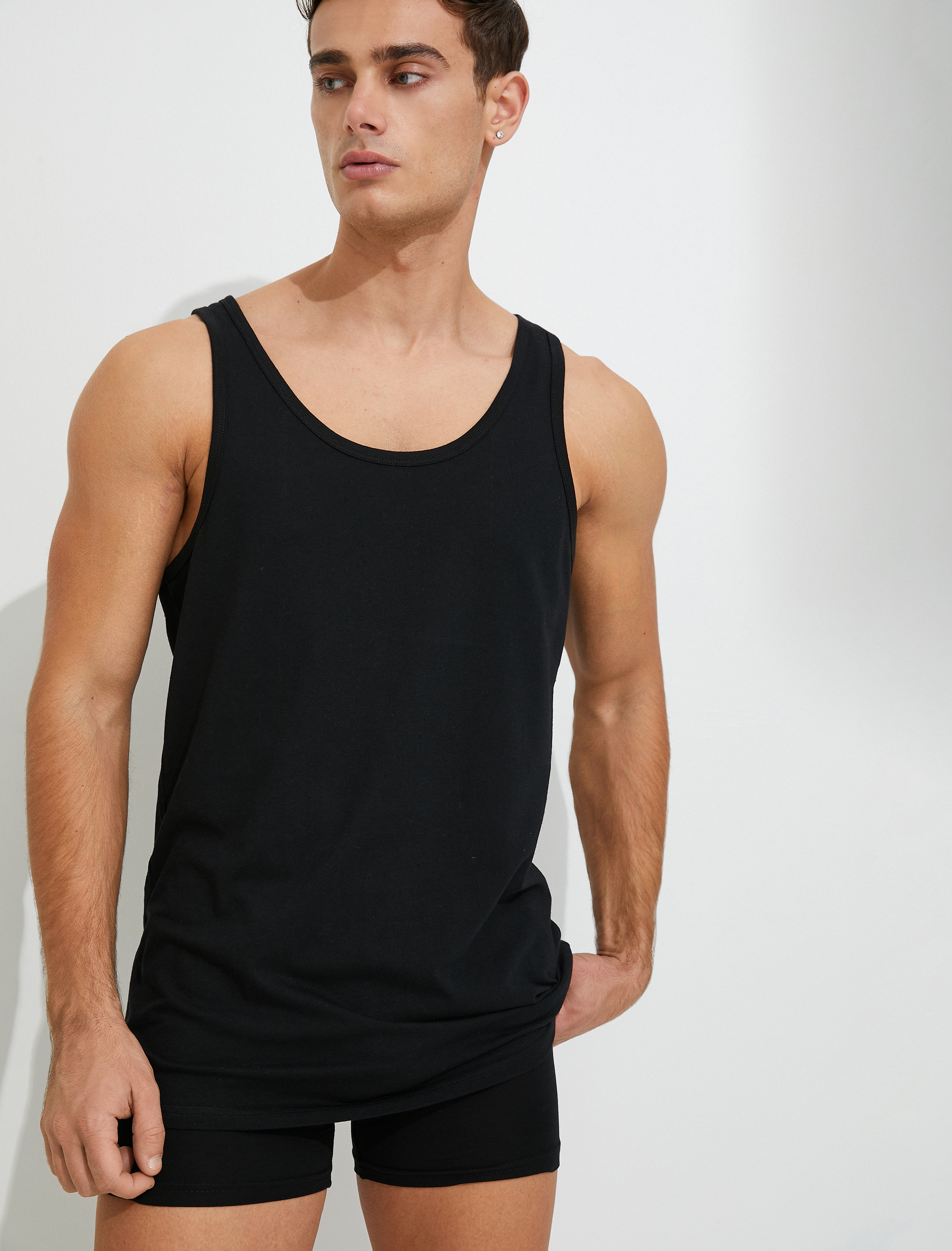 Basic Atlet U Yaka Pamuklu Kolsuz