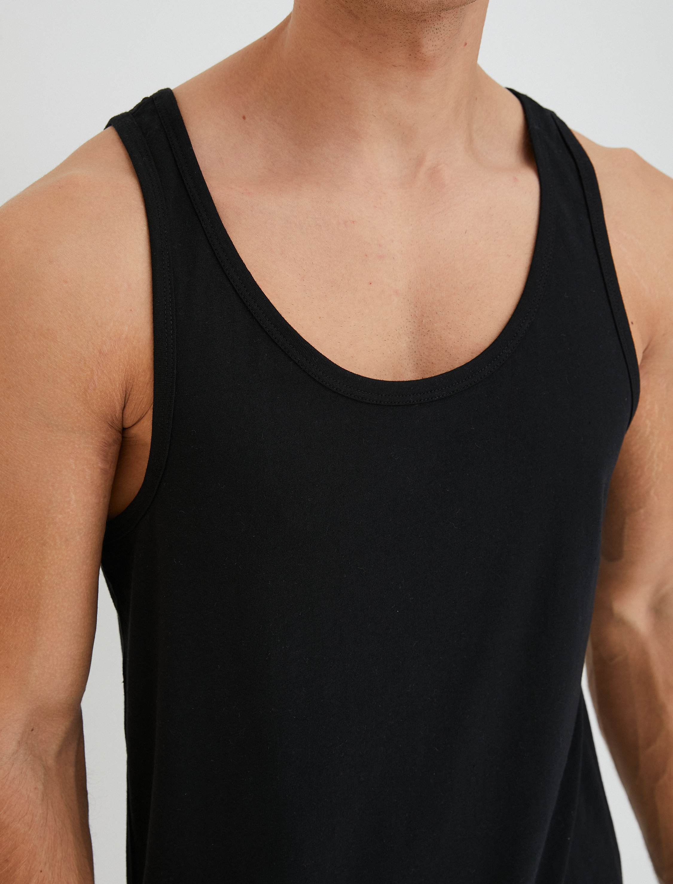 Basic Atlet U Yaka Pamuklu Kolsuz