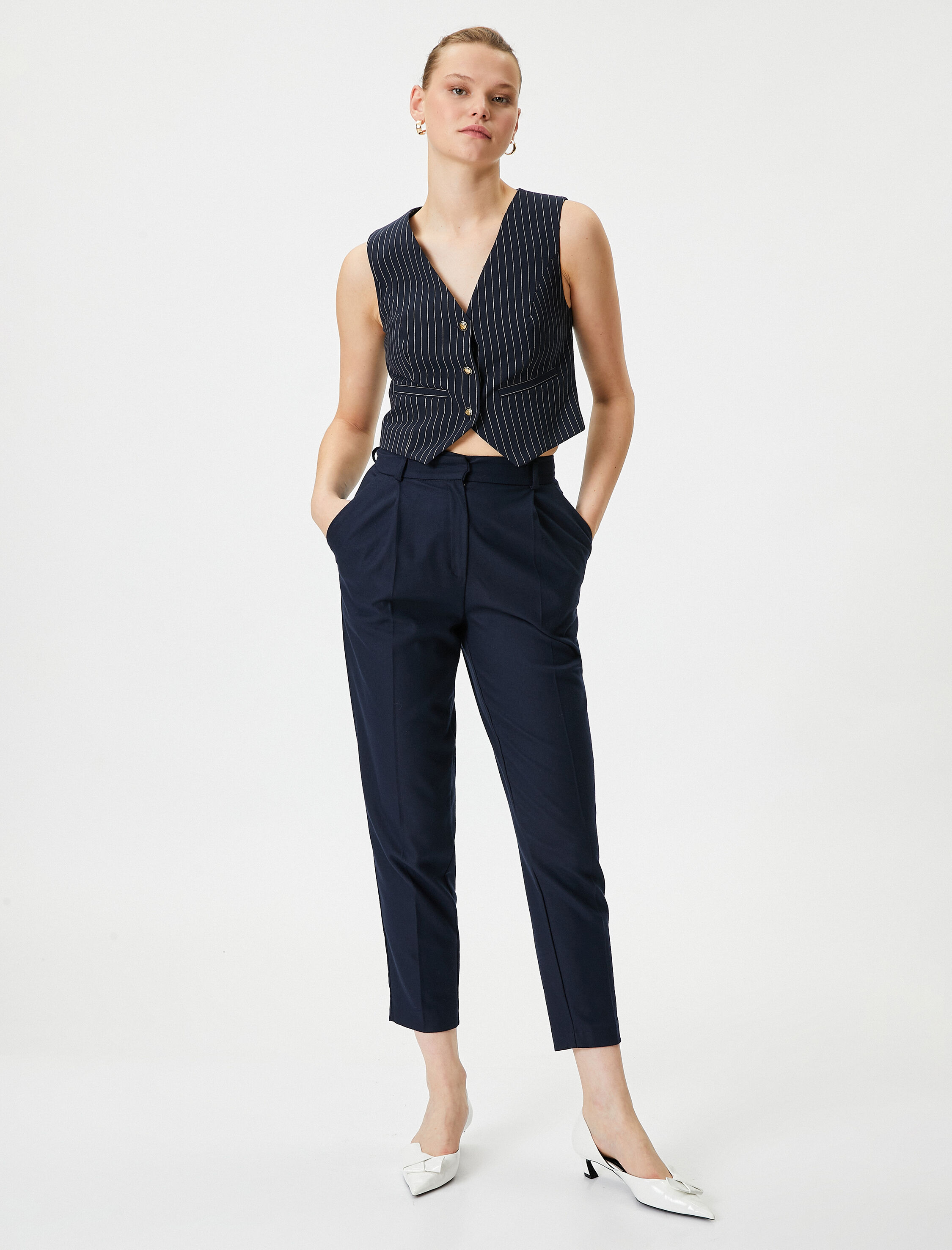   Yelek V Yaka Düğmeli Cep Detaylı