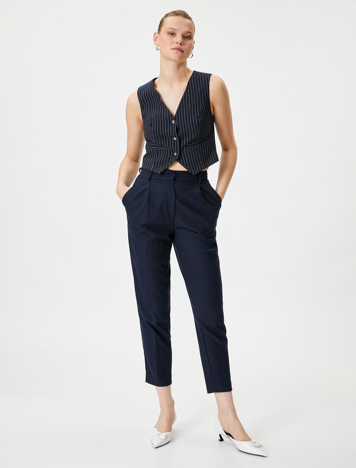  Yelek V Yaka Düğmeli Cep Detaylı