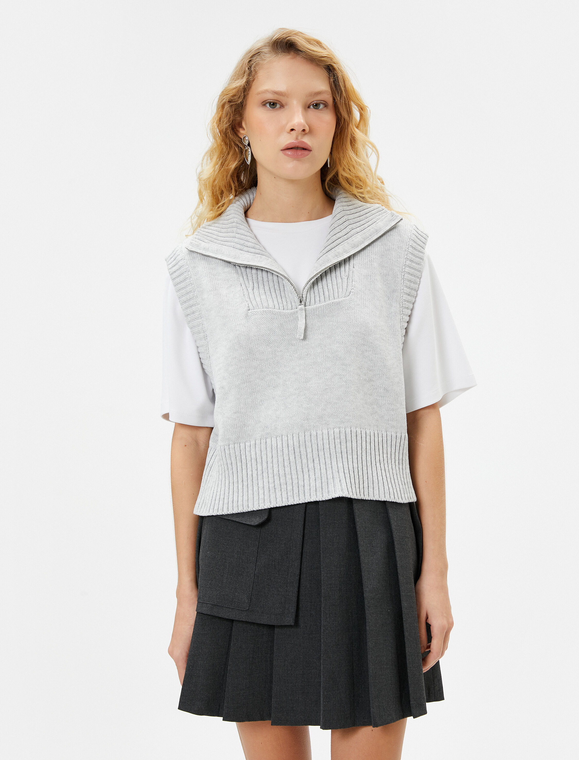   Crop Süveter Dik Yaka Yarım Fermuarlı Kolsuz Örgü